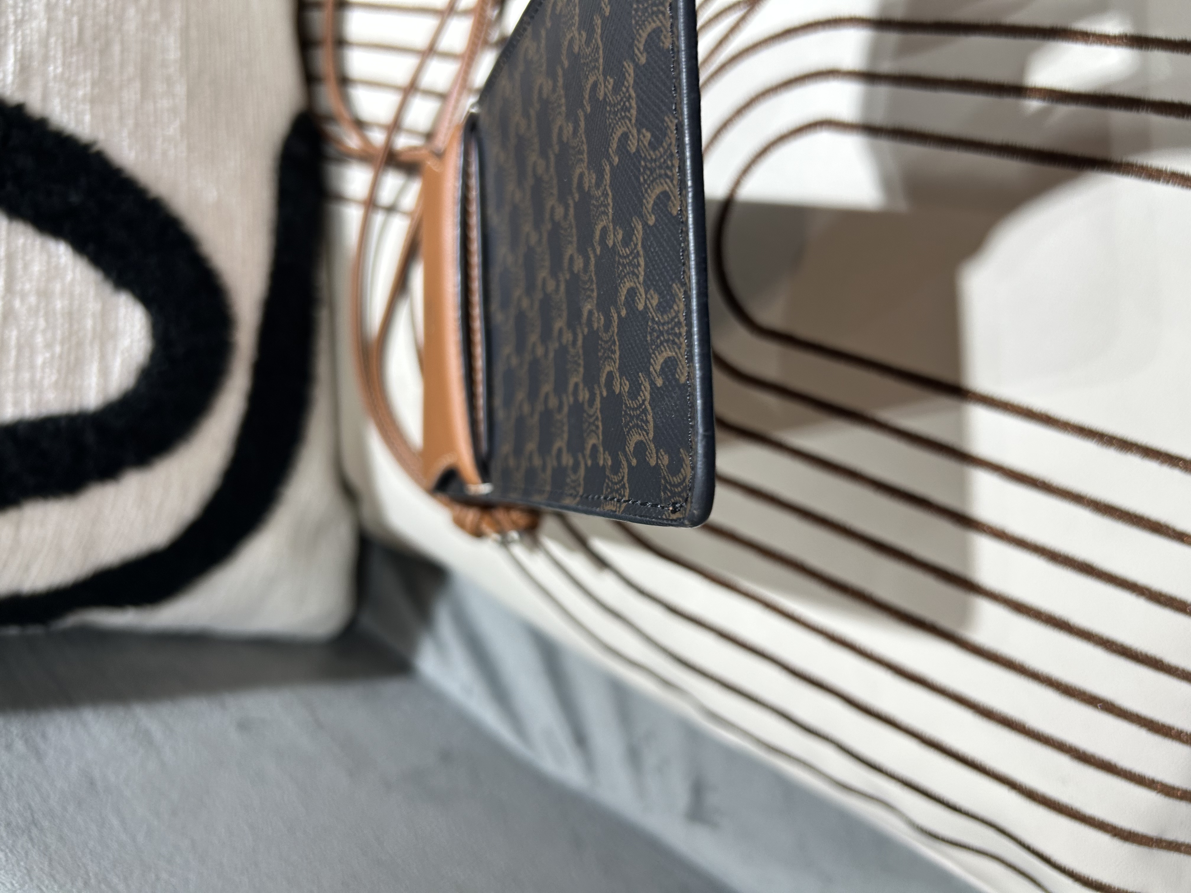 Celine triomphe Phone Crossbody Bag 100%Authentic, 95%new 