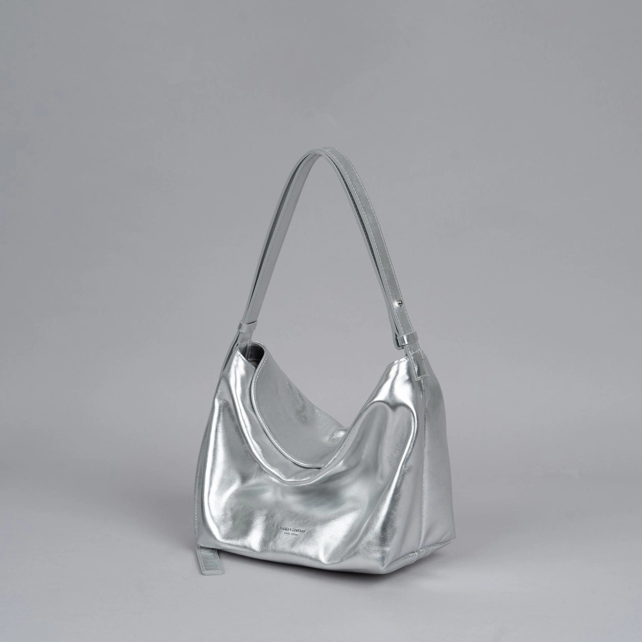  【26SS】預訂_亮面牛皮 Folding Shoulder 磁吸Tote Bag (L) By Bucks & leather