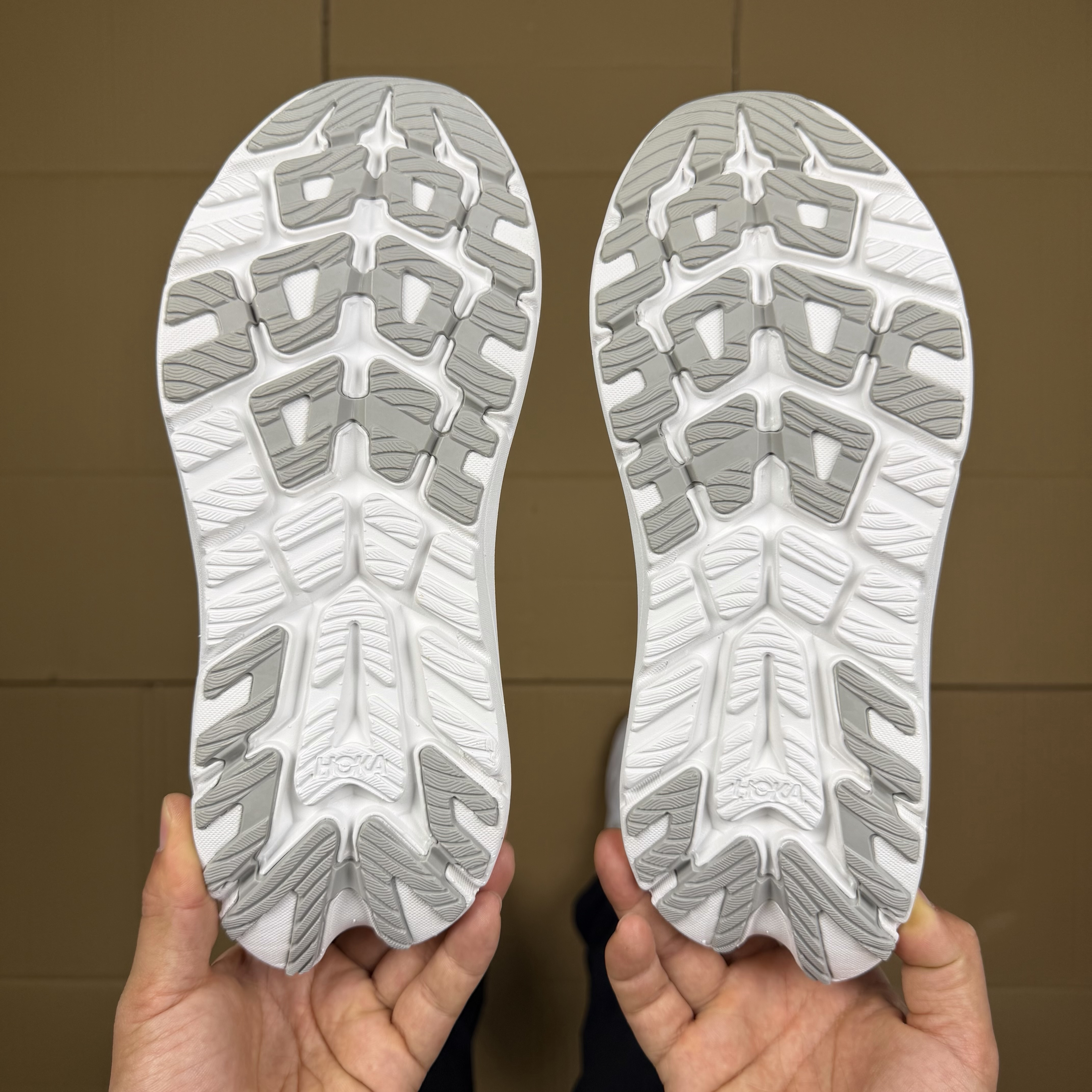 Hoka One One Kawana Mid