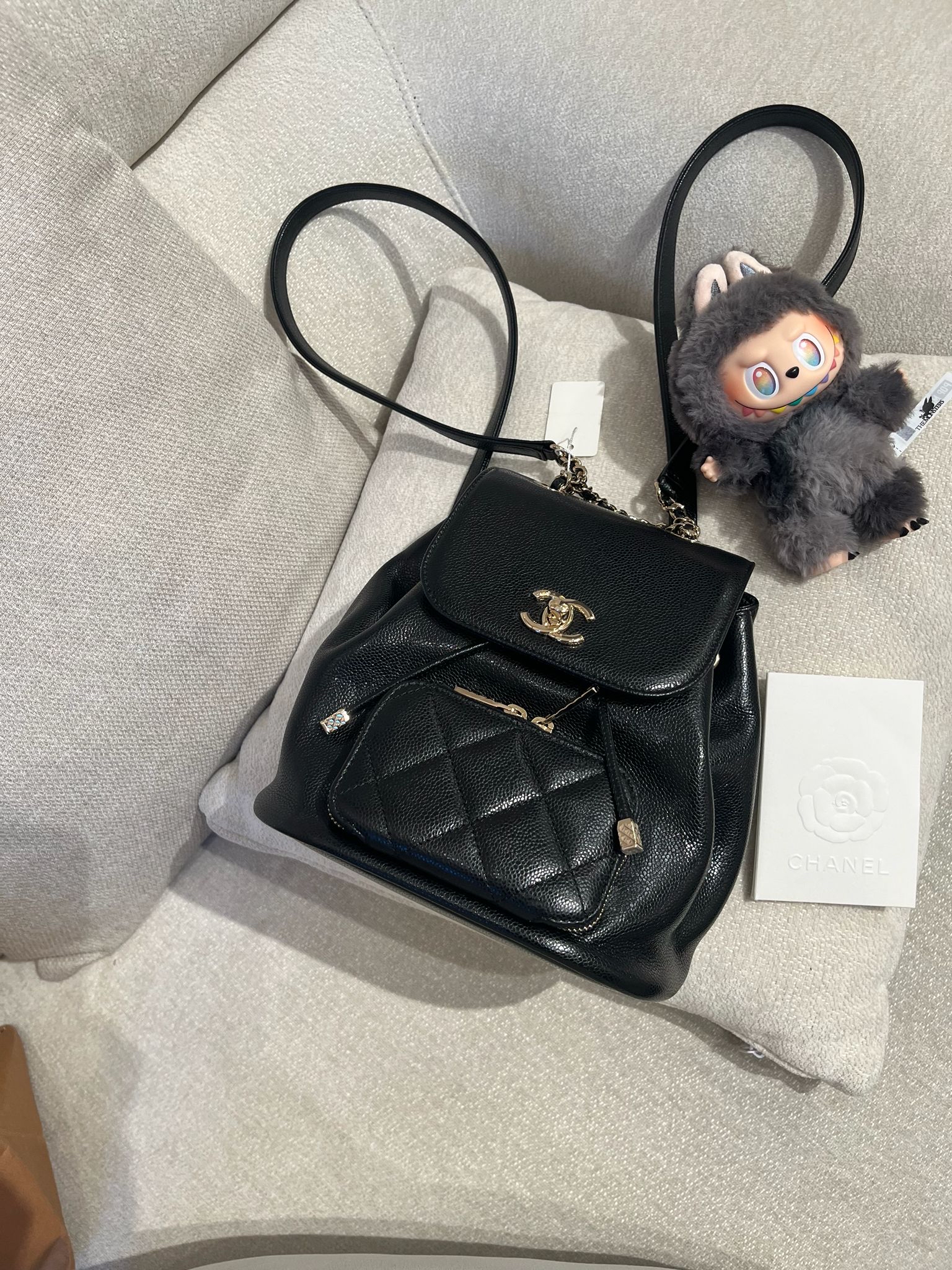 Chanel backpack AS3530, 亮面粒紋牛皮淡金扣 100%Authentic, 98%new ✅專門店收據✅晶片✅塵袋✅Box