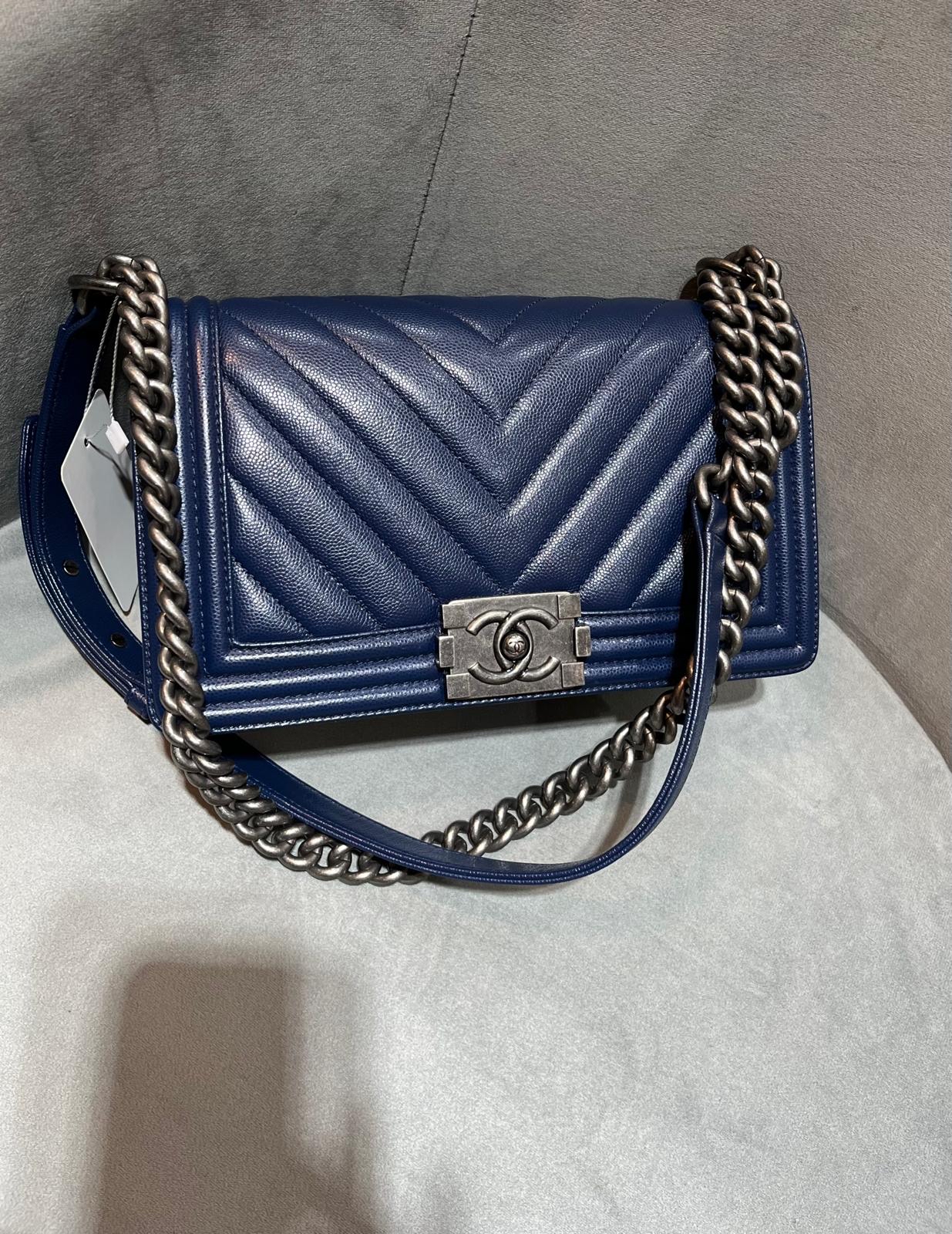 Chanel Boy 25cm 荔枝牛皮V紋復古銀扣 100%Authentic, 98%New ✅26Card✅Dust bag