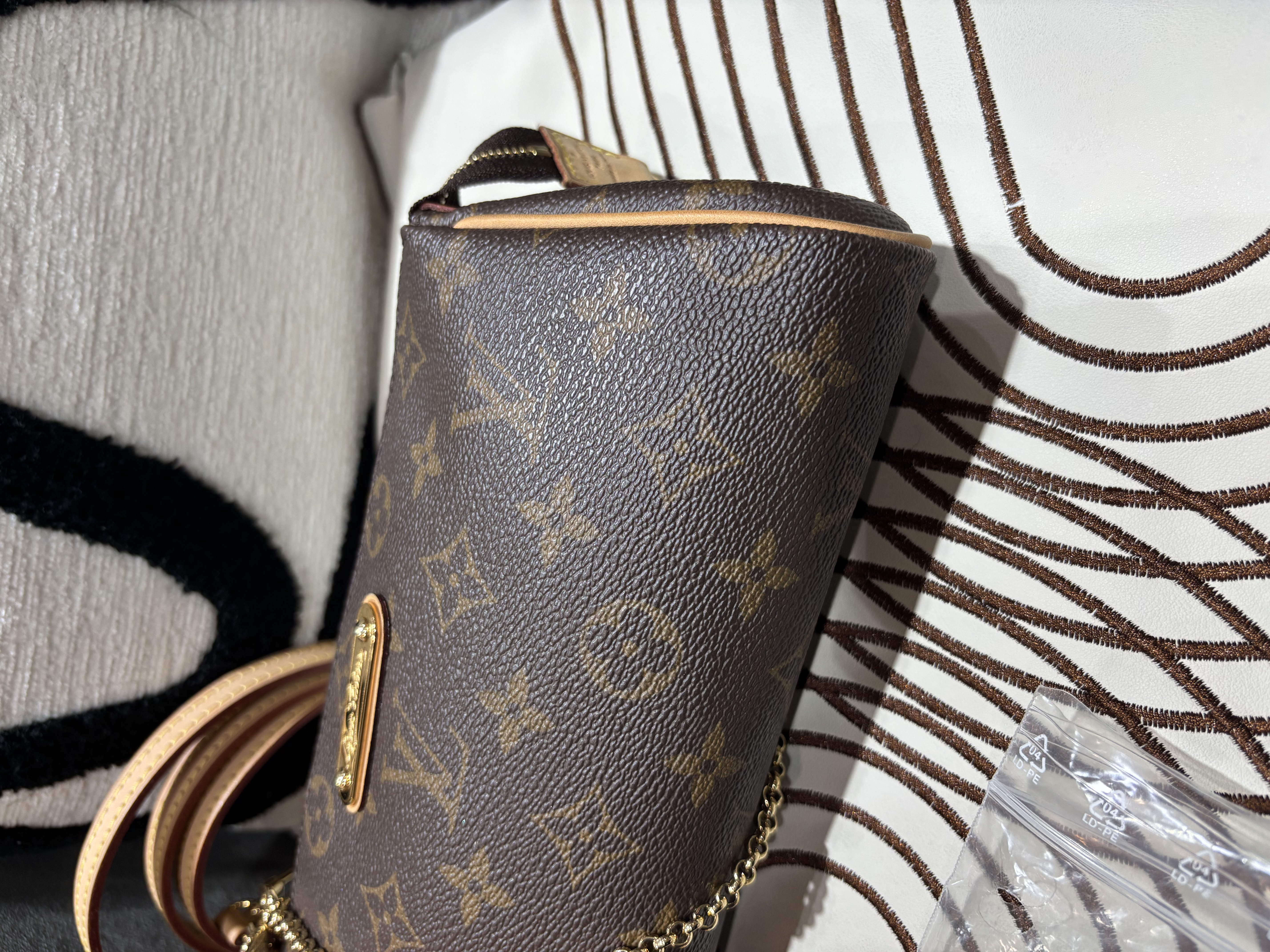 Lv Eva 2 way bag monogram Louis Vuitton M95567 100%Authentic, 98%New ✅Strap ✅Dust bag