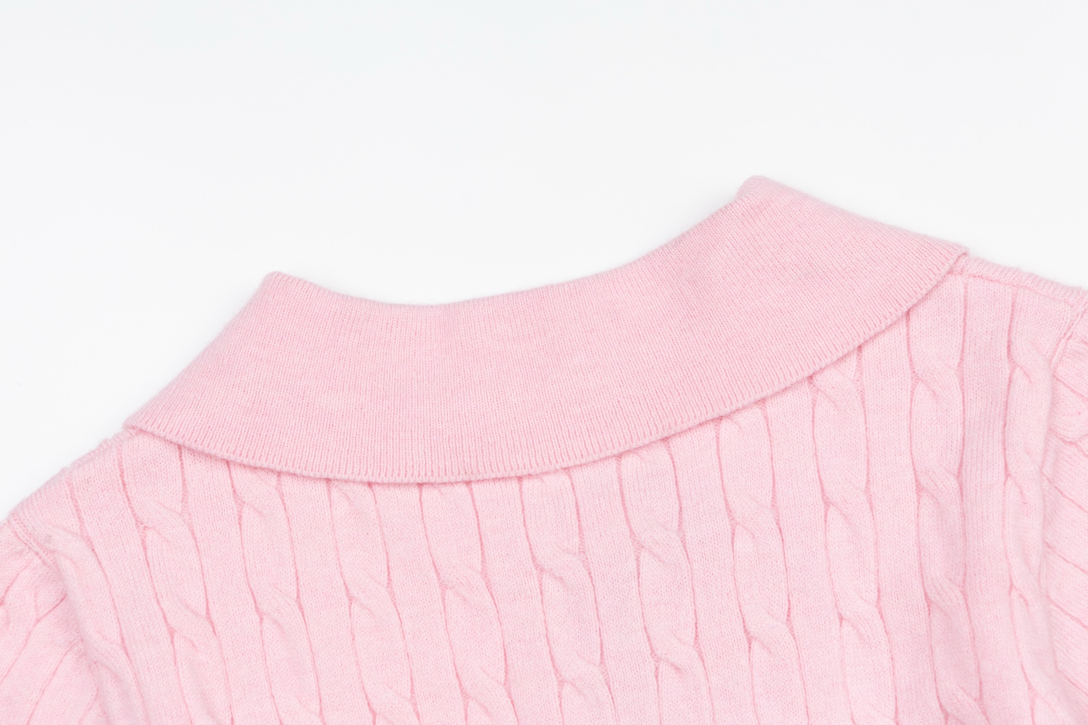 Mardi Mercredi Flower Embroidery Cable Short Sleeve Knit