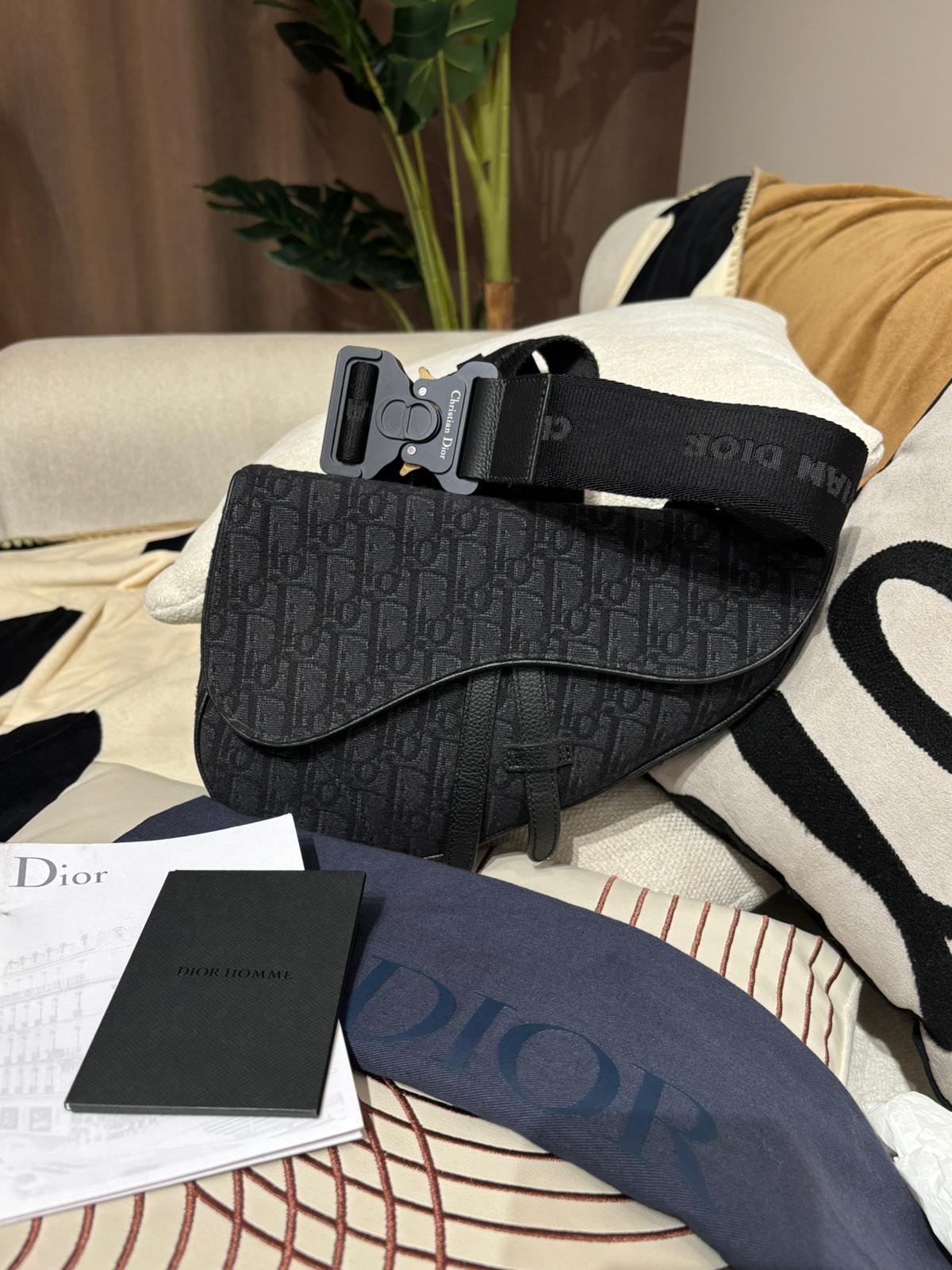 Dior Oblique Saddle Bag Medium 100%Authentic, 98%New ✅Booklet✅Dust bag 