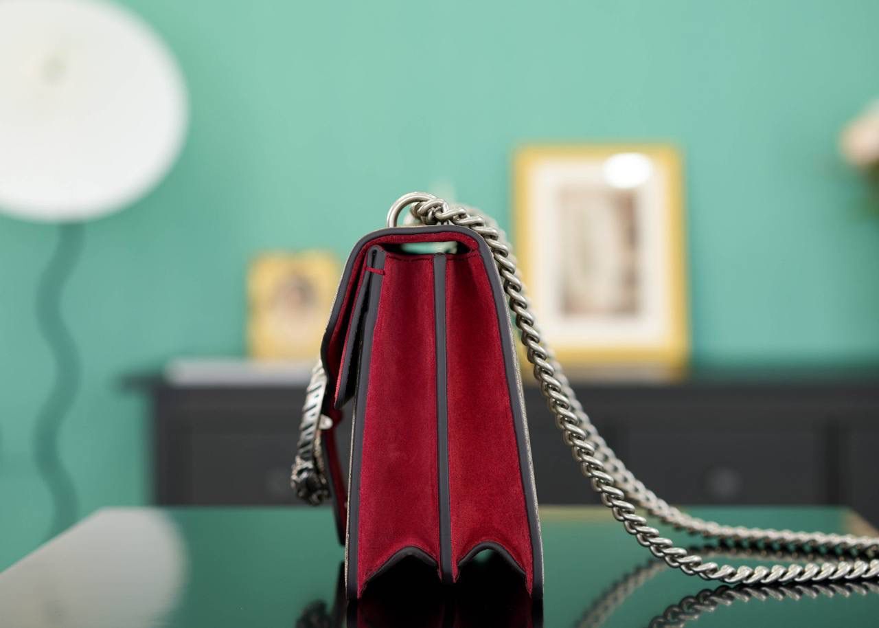 🥯GG Dionysus系列小号手袋酒神 老花红 28cm GG家入门级小包推荐，酒神里面的经典基础款 经典酒神扣搭配原厂小牛皮 出镜率非常高 简直是穿搭利器 官方款号 476432 尺寸迷你：16.5x10x4cm 尺寸小号：28x17x9cm