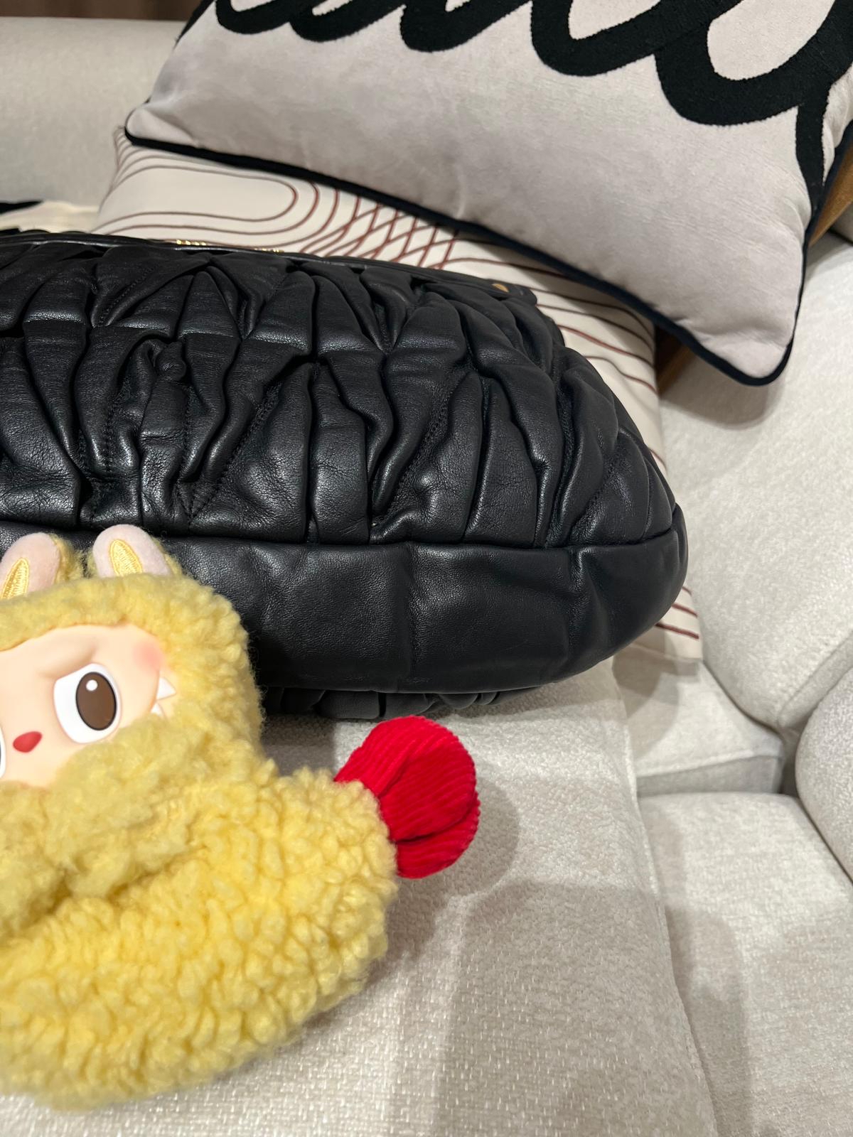 Miu Miu 2Way Shoulder Bag 黑色金扣 100%Authentic, 92%New ✅Dust bag