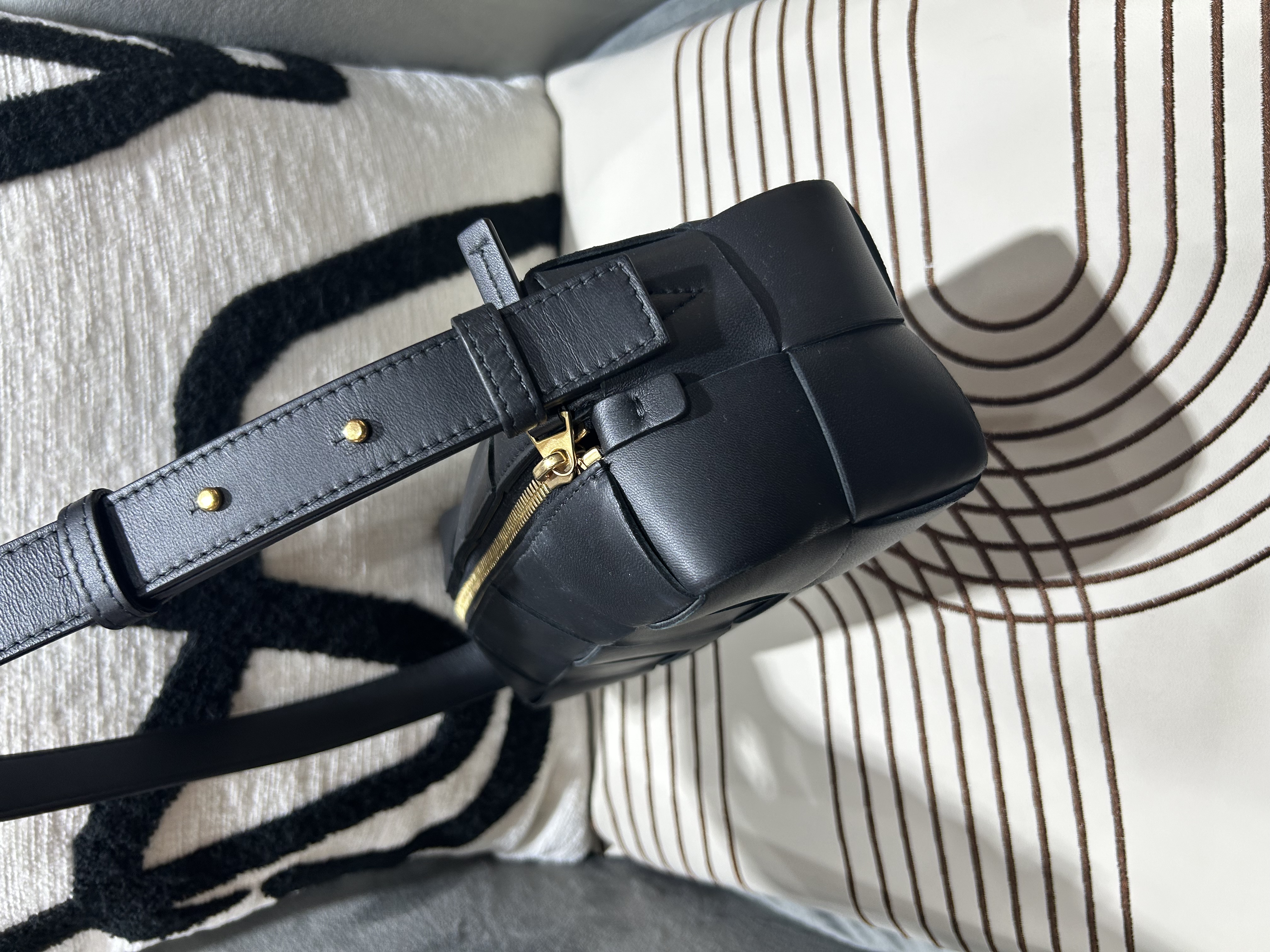 Bottega Veneta BV Hobo Bag Black 100%Authentic, 98%New ✅Dust bag