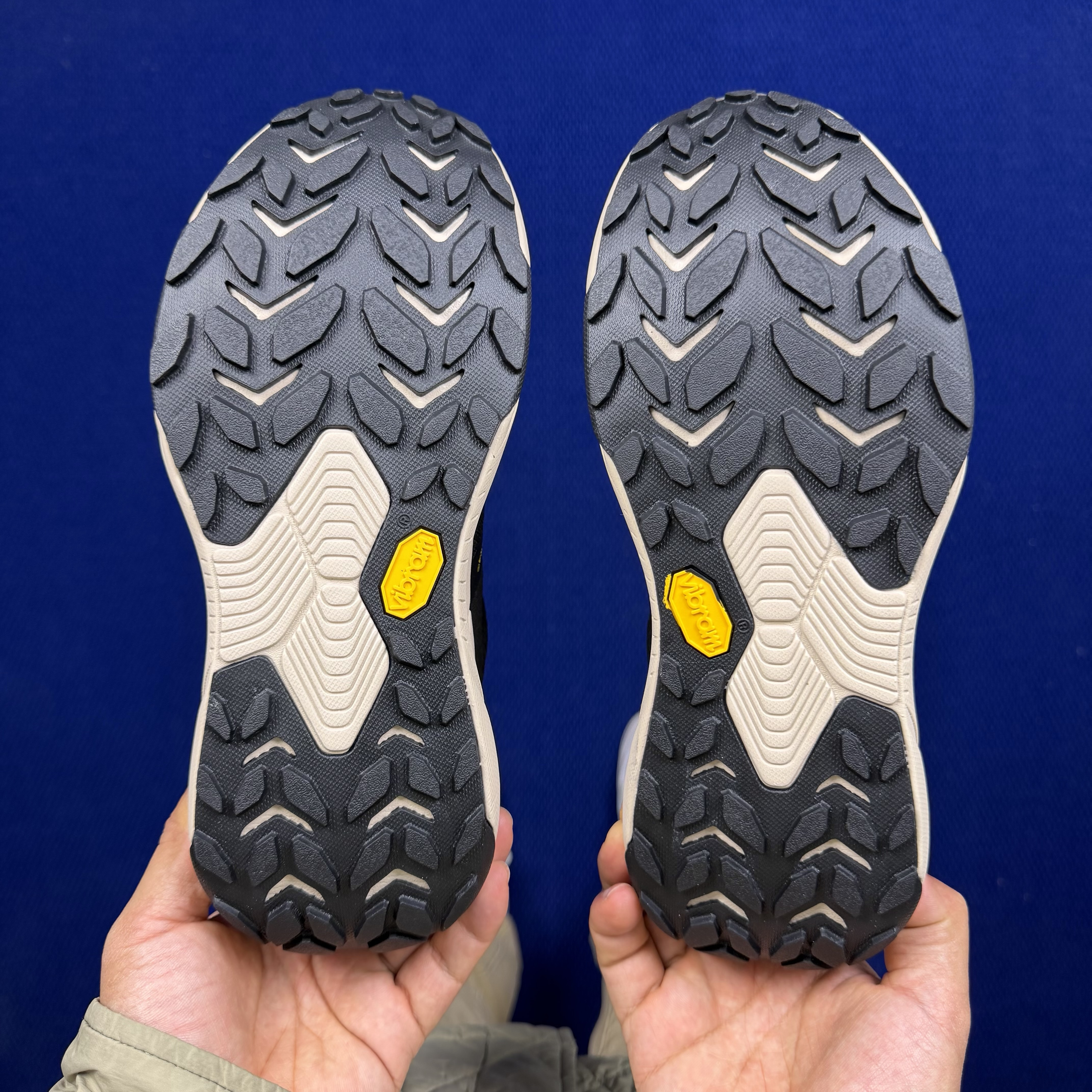 Hoka One One Transport