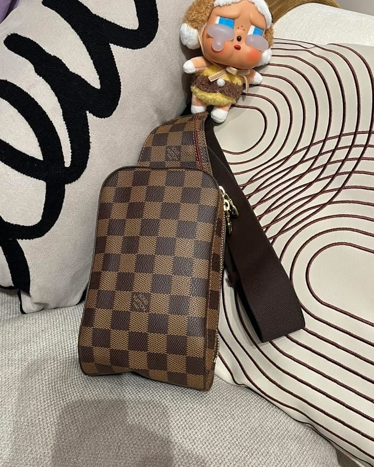 Lv Geronimos 心口包 100%Authentic,98%New✅塵袋