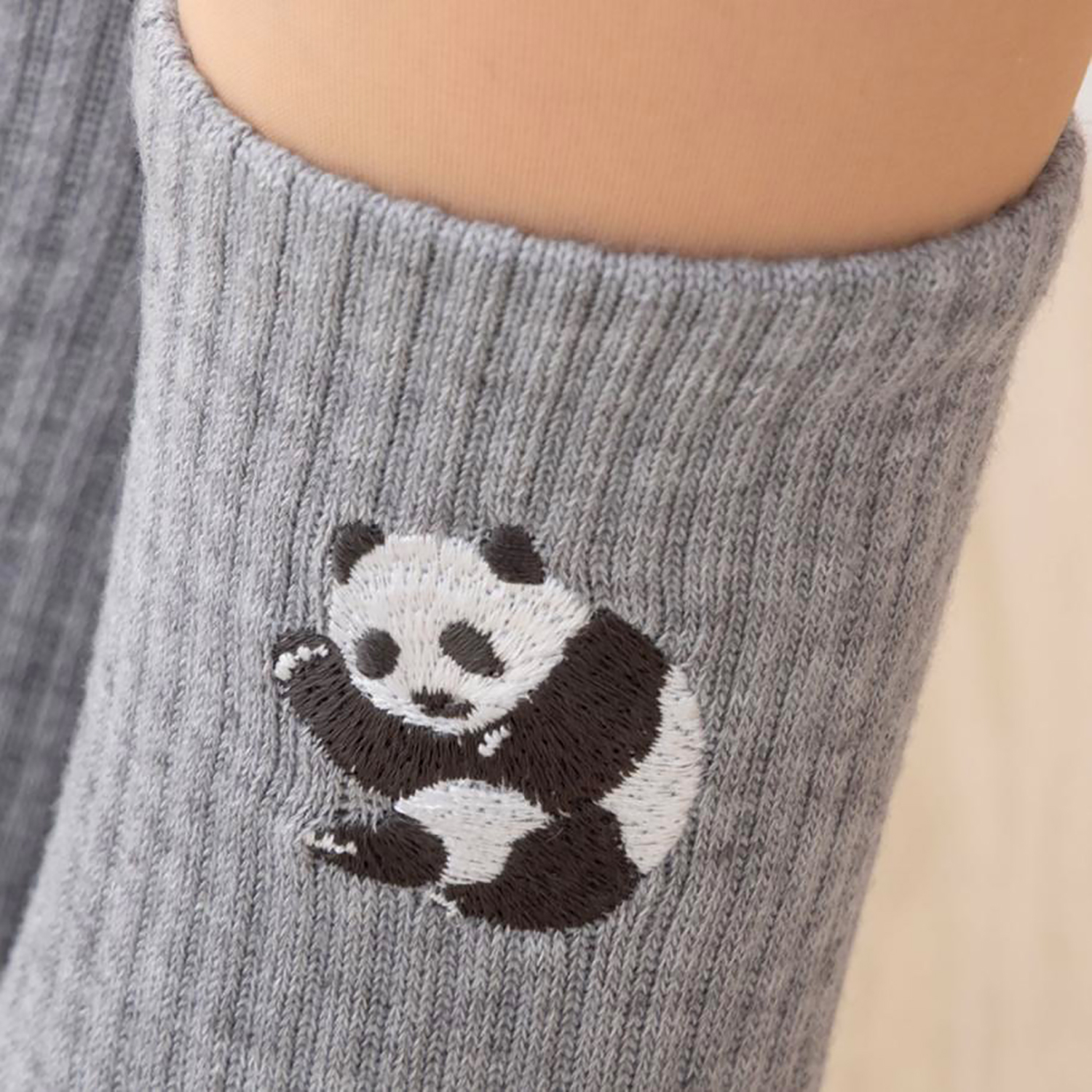 STREAM - 刺繍襪子 (灰色熊貓款)