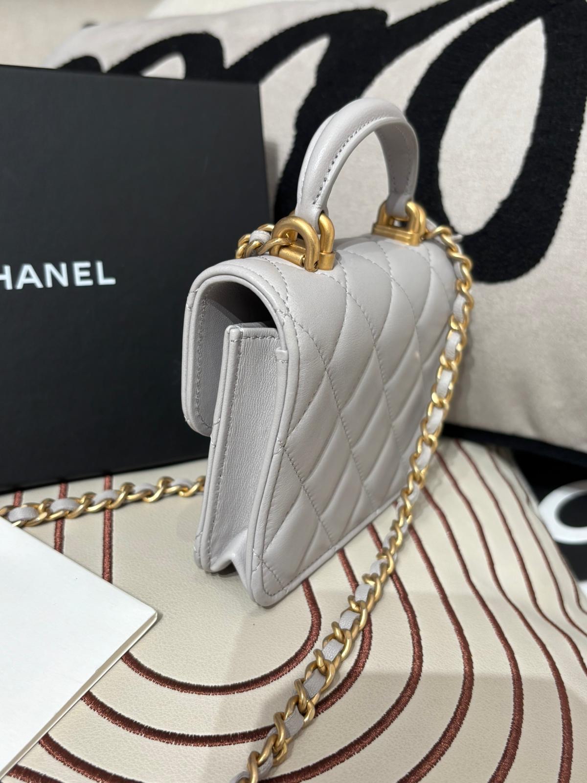 Chanel Small Timeless Classic Handle With Chain Size :L12.5xH9.5xW3.5cm Chain:110cm 100%Authentic ,UNUSED 未使用品 ✅card✅dust bag✅box 