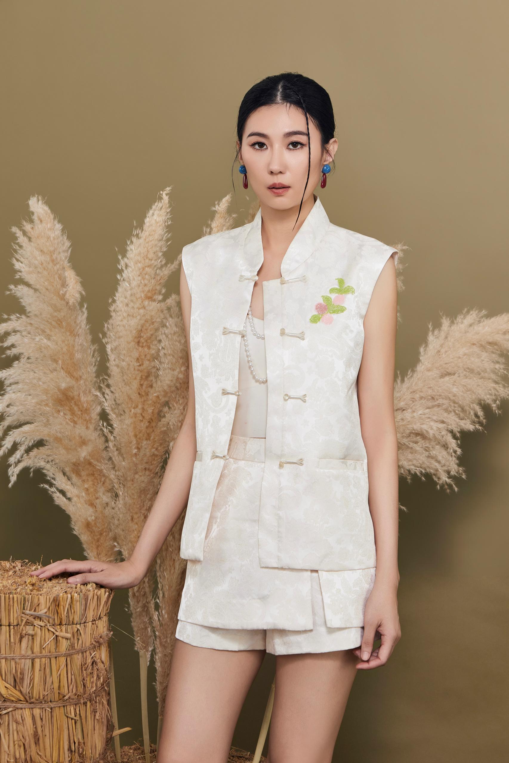 CB2792 YI XING EMBELLISH JACQUARD LONG TOP