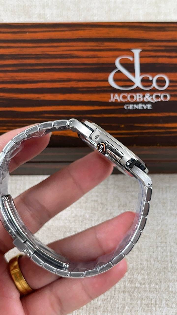 百达翡丽 Nautilus 鹦鹉螺系列自动机械男士腕表