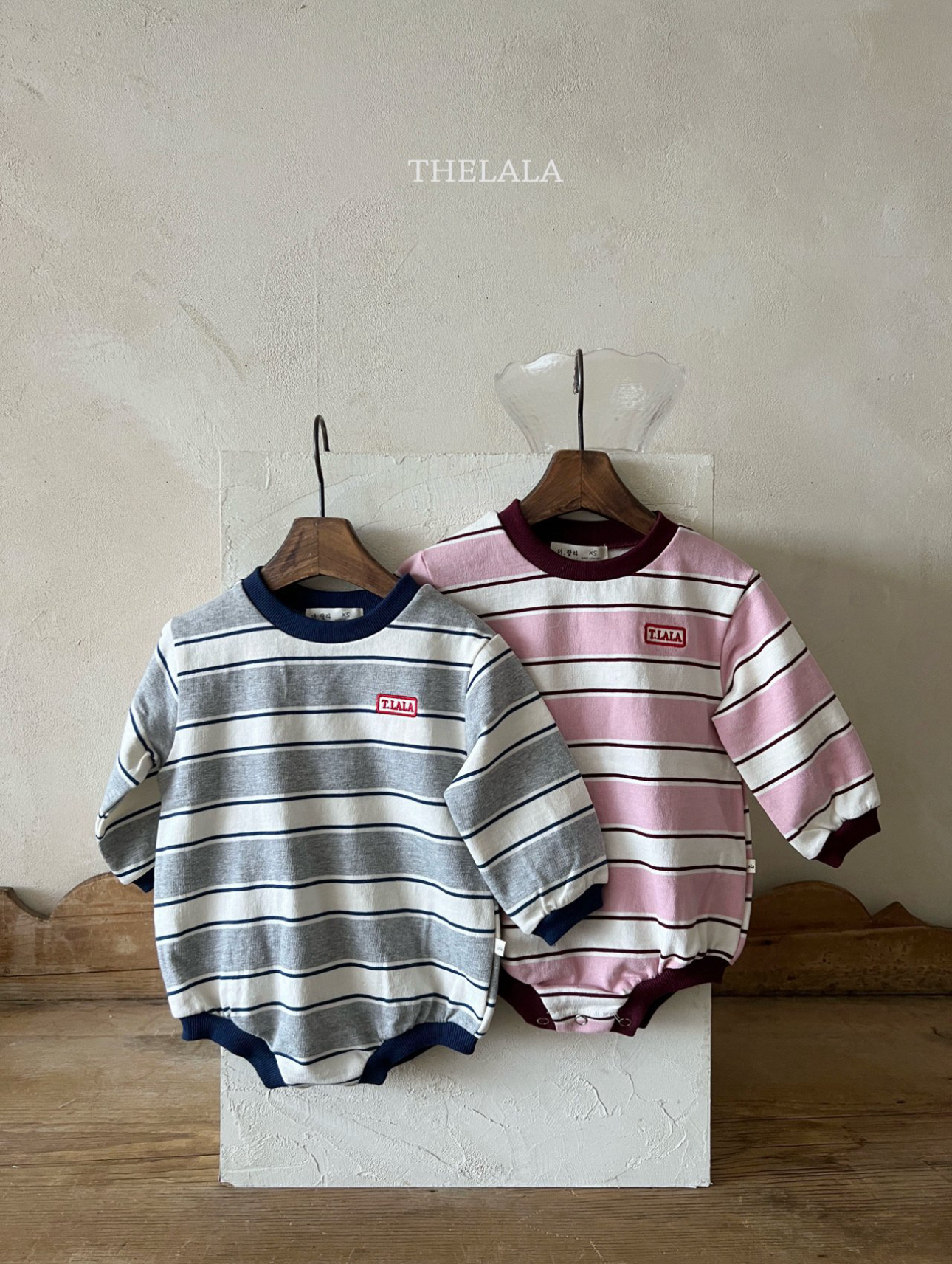 🌸預訂 韓國直送🌸🇰🇷THELALA兩色標誌刺繡章條紋長袖包屁衣