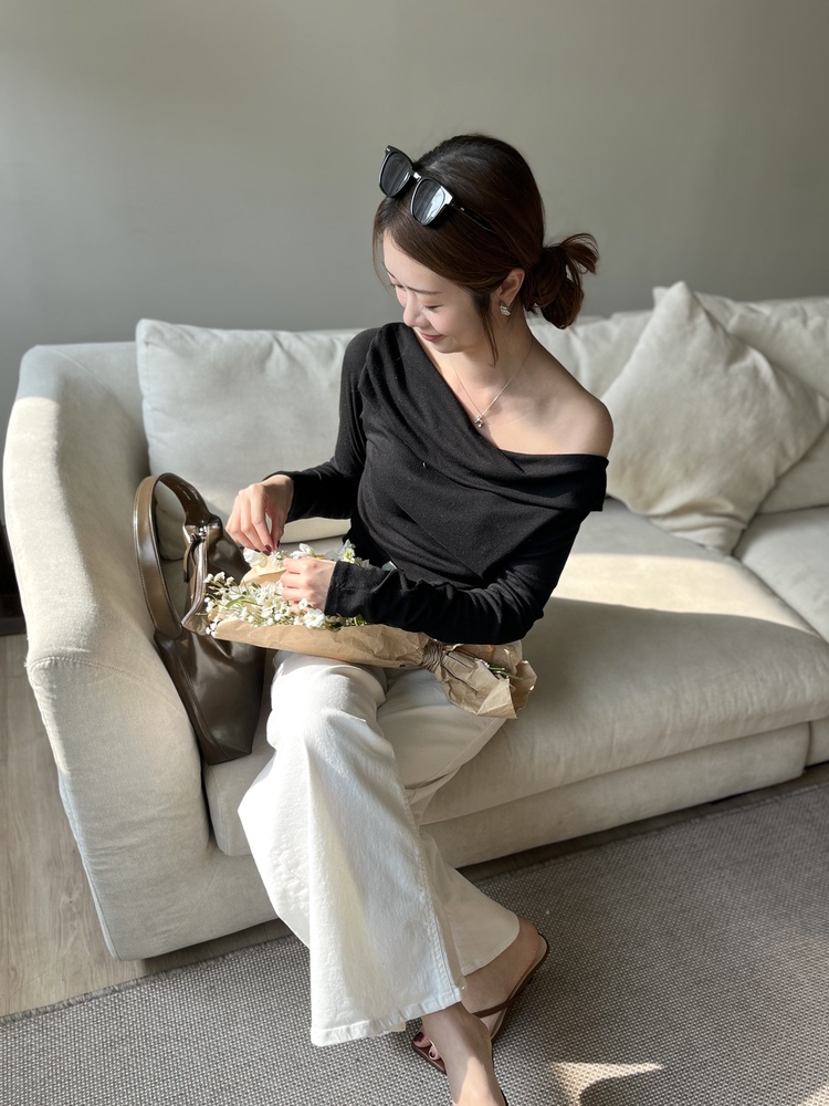 Muse Off Shoulder Drape Top (Black)