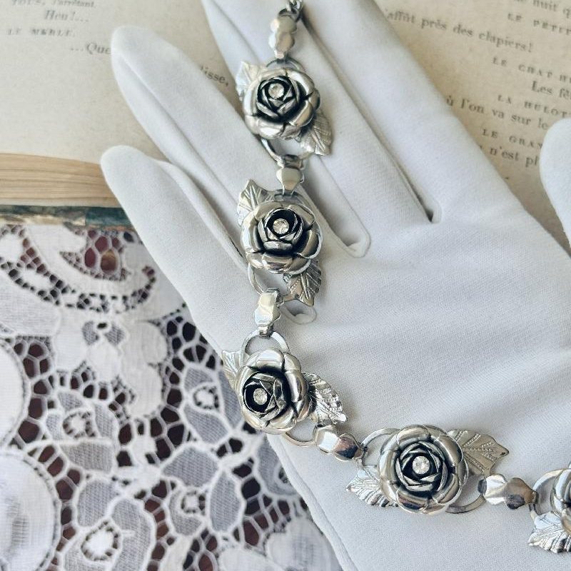 C.a. 1950-60s Silver Tone Five-Rose Necklace (MT2341)