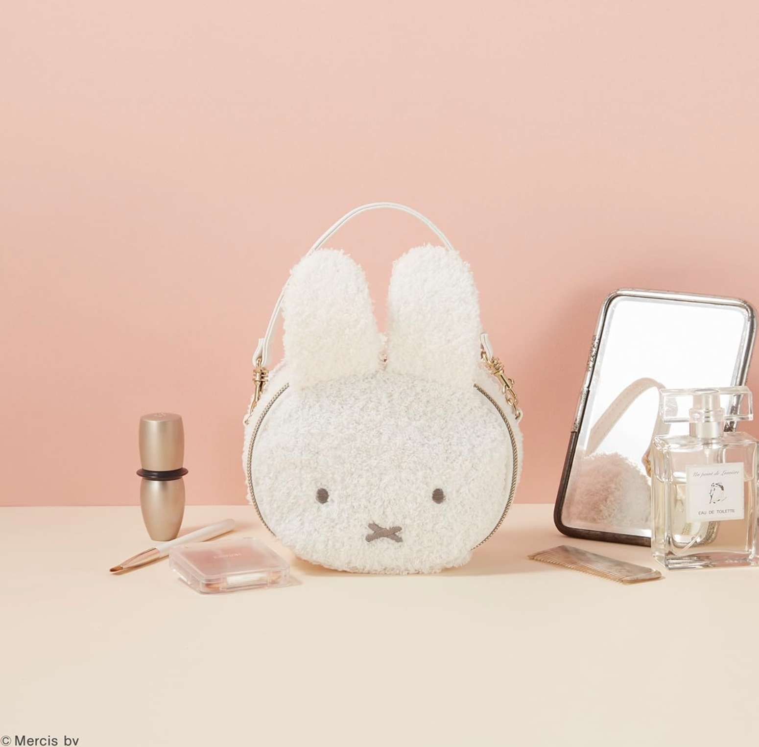 🐰Pre Order  - 雜誌附錄 miffy 草莓吊墜兩用手提袋及單肩袋 " 不連雜誌 "  ( 📦 大約3月中～底到貨, 若遇到缺貨或其它因素貨期會延遲 ）