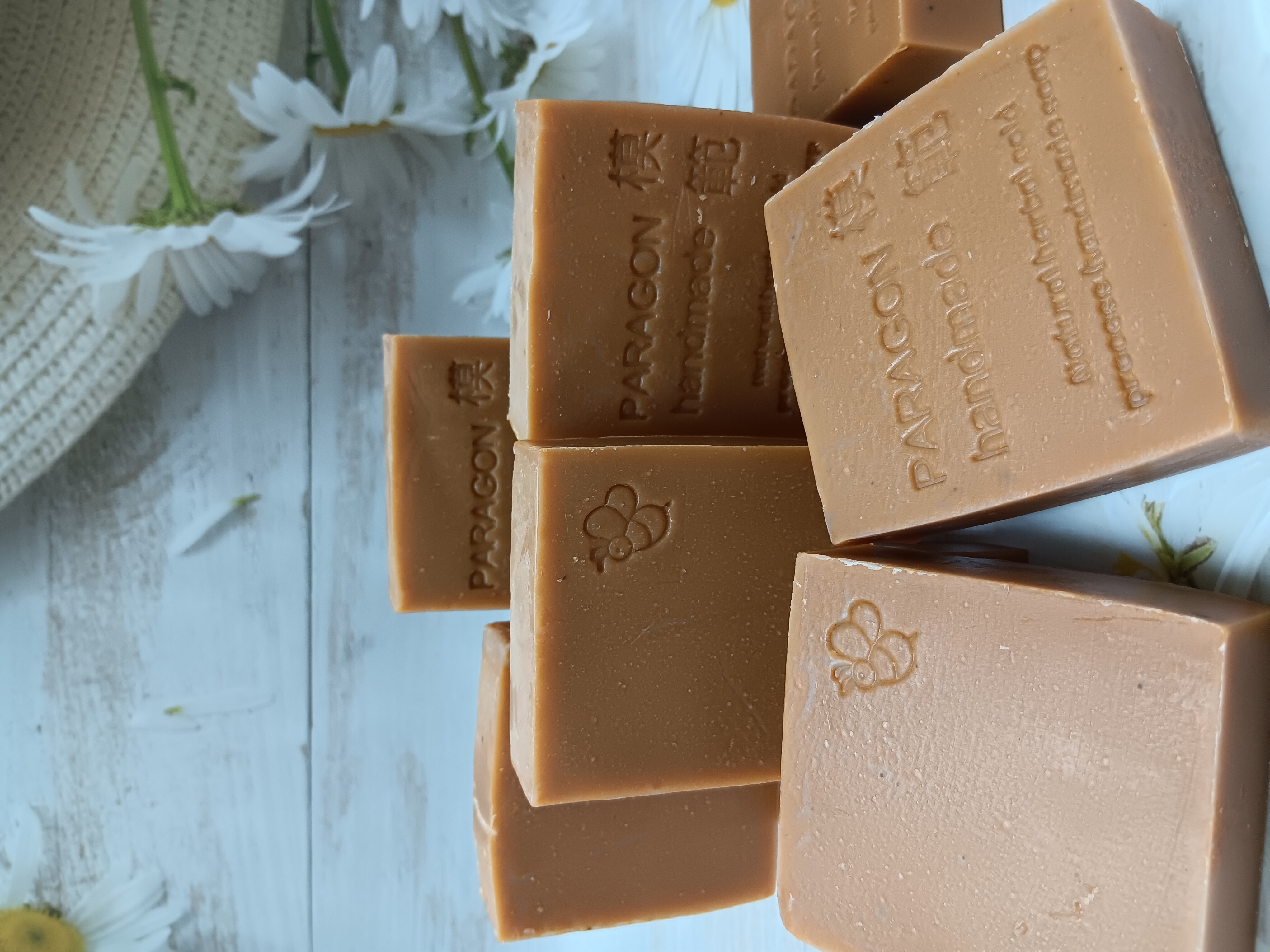 蜂蜜洋甘菊水潤滋養皂 Honey Chamomile Hydrating Handmade Soap 