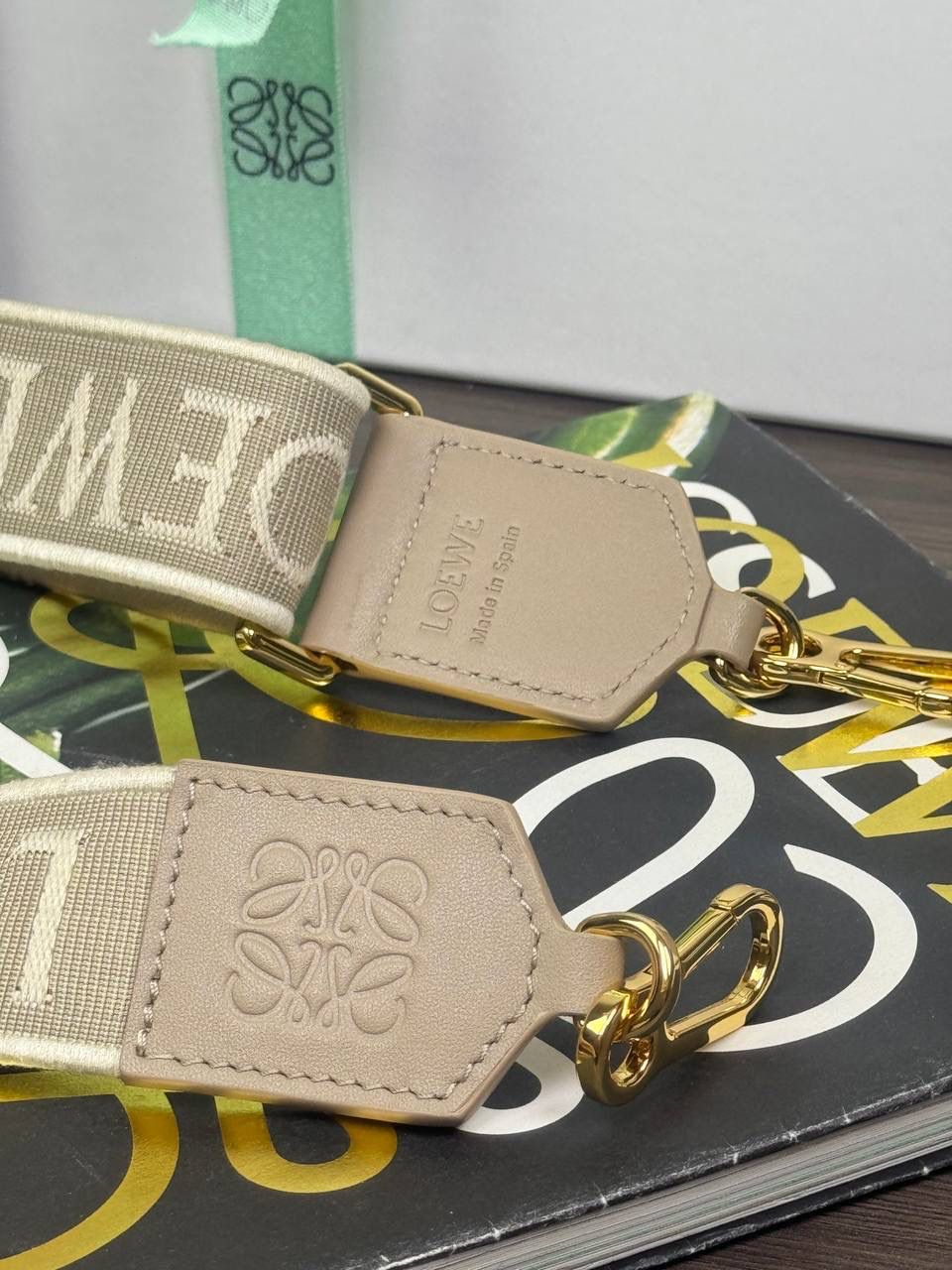 𝐀𝐧𝐚𝐠𝐫𝐚𝐦 刺绣肩带「沙色」 👈 全新升级上线♻️ 尺寸:𝟗𝟗-𝟒𝐜𝐦（长度可调节） 编码：182323