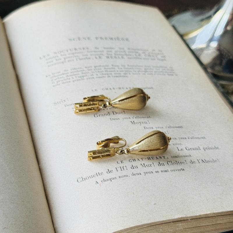 Vintage Champagne Gold Geometric x Textured Hollow Pear Shape Clip Earrings(MT2070)