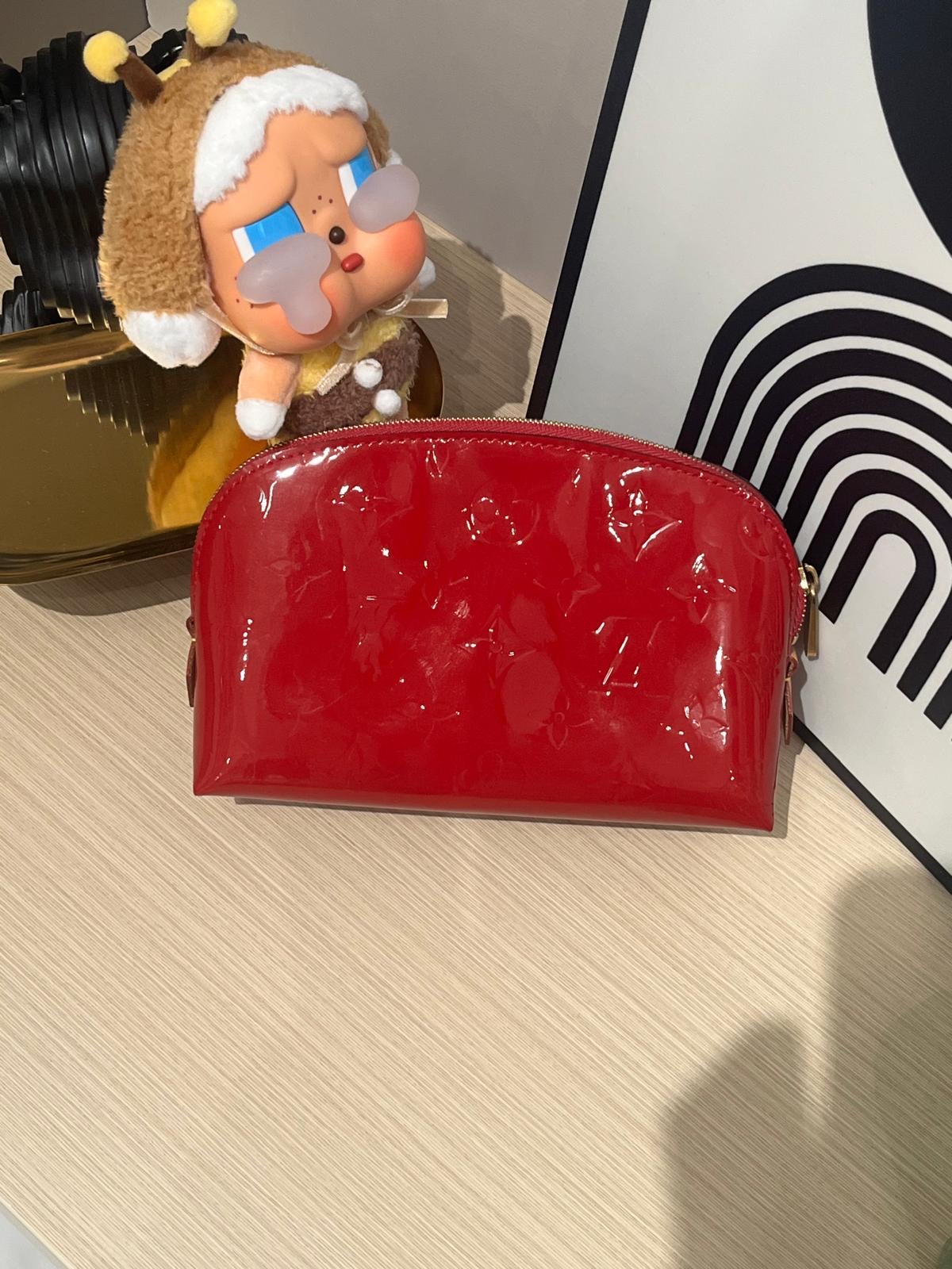 Lv cosmetic pouch 化妝袋 100%Authentic,95%new ✅dust bag 