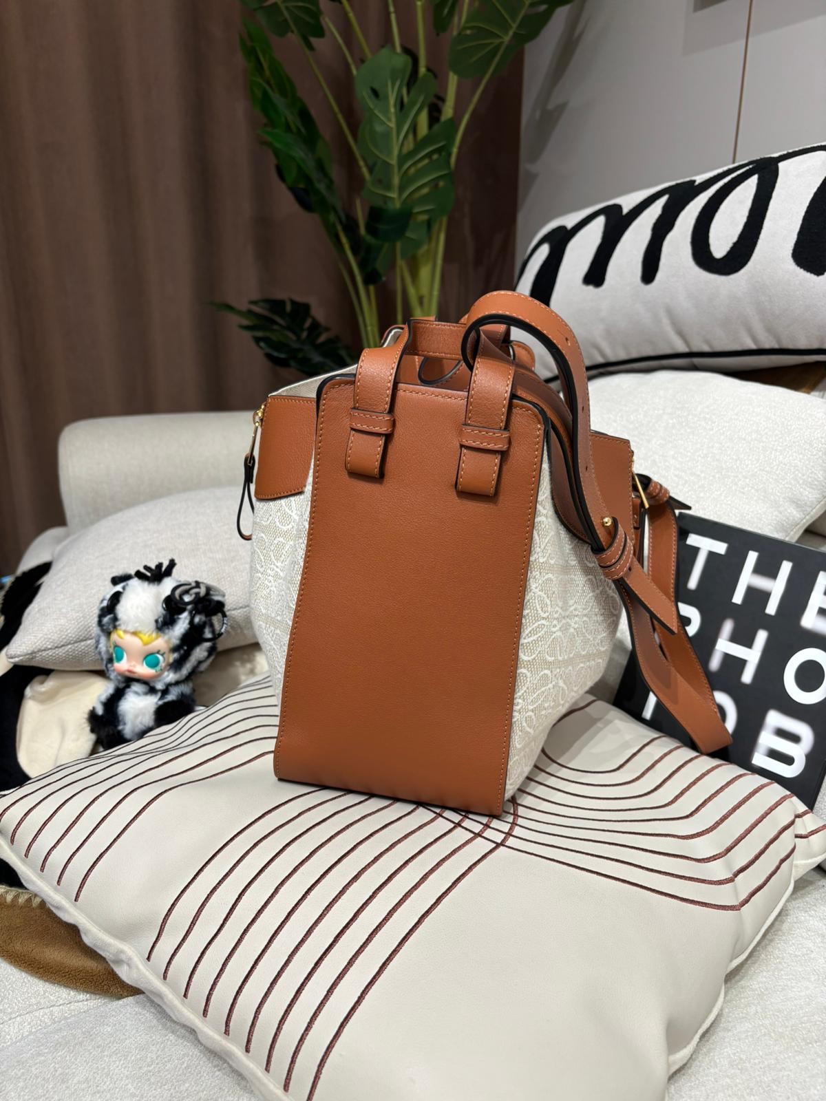 Loewe hammock Shoulder bag Small 100%Authentic, 98%New ✅Dust bag