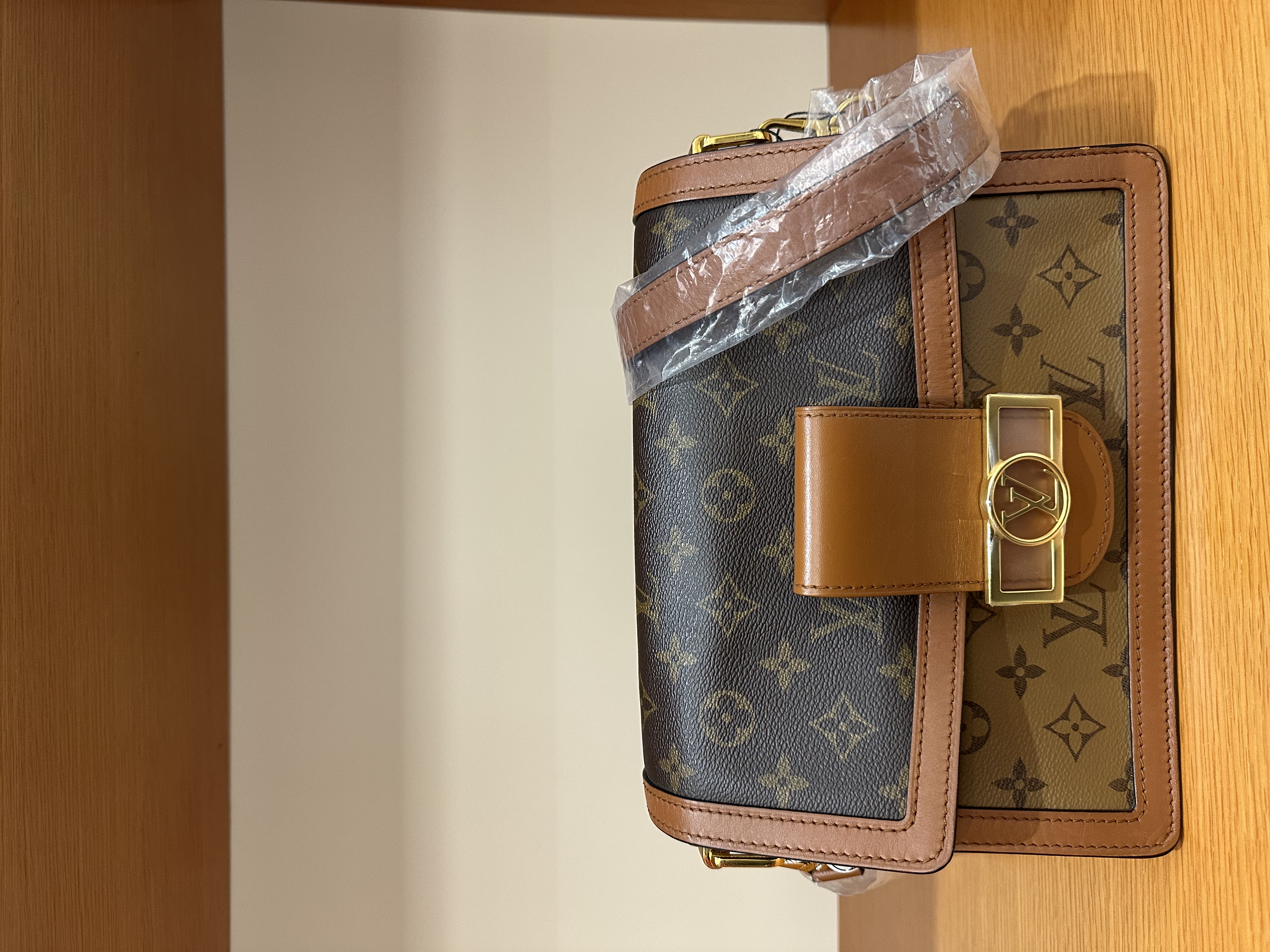 直播貨品 |  [1個-$100 2個-$300］HH22