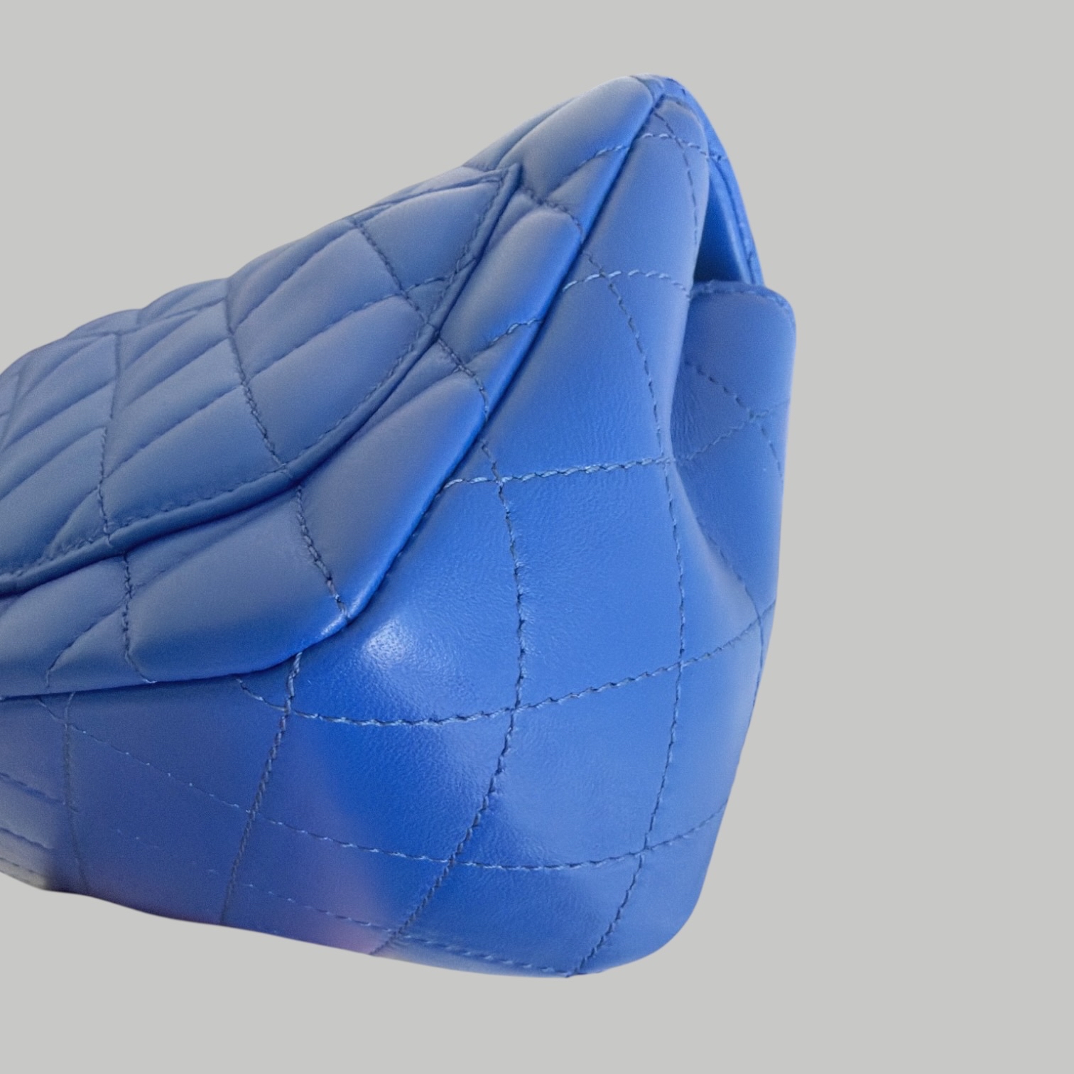 Chanel Lambskin square  藍色