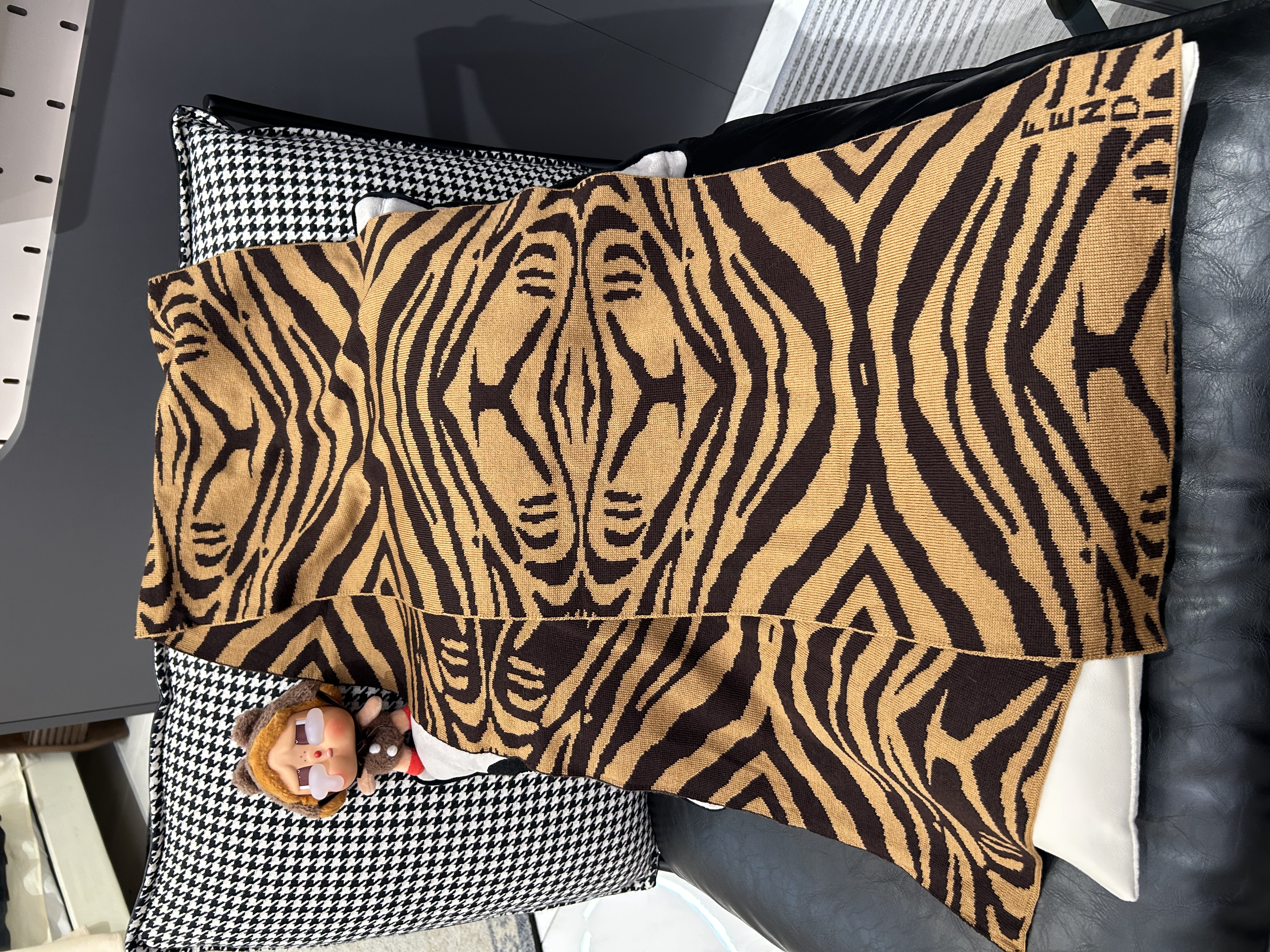 Fendi wool scarf 羊毛頸巾 100%Authentic, 99%New