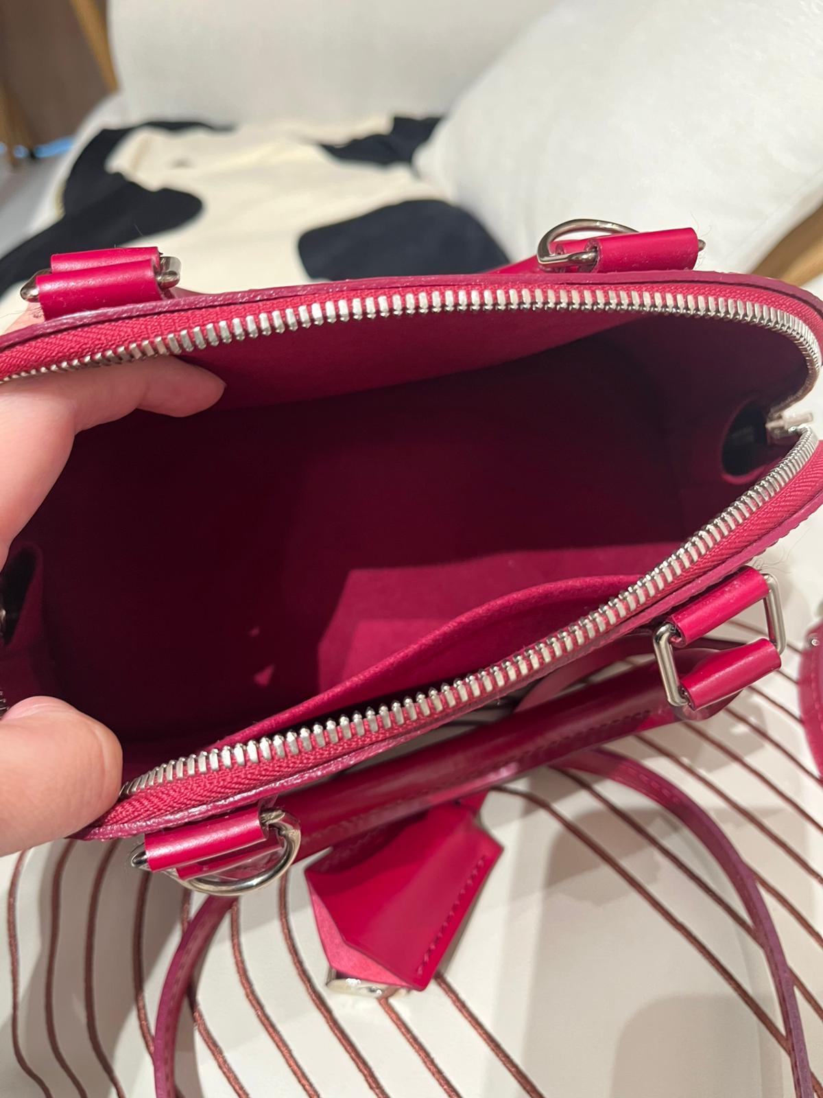 Lv alma bb epi leather  100%Authentic,98%new ✅key lockpad✅dust bag