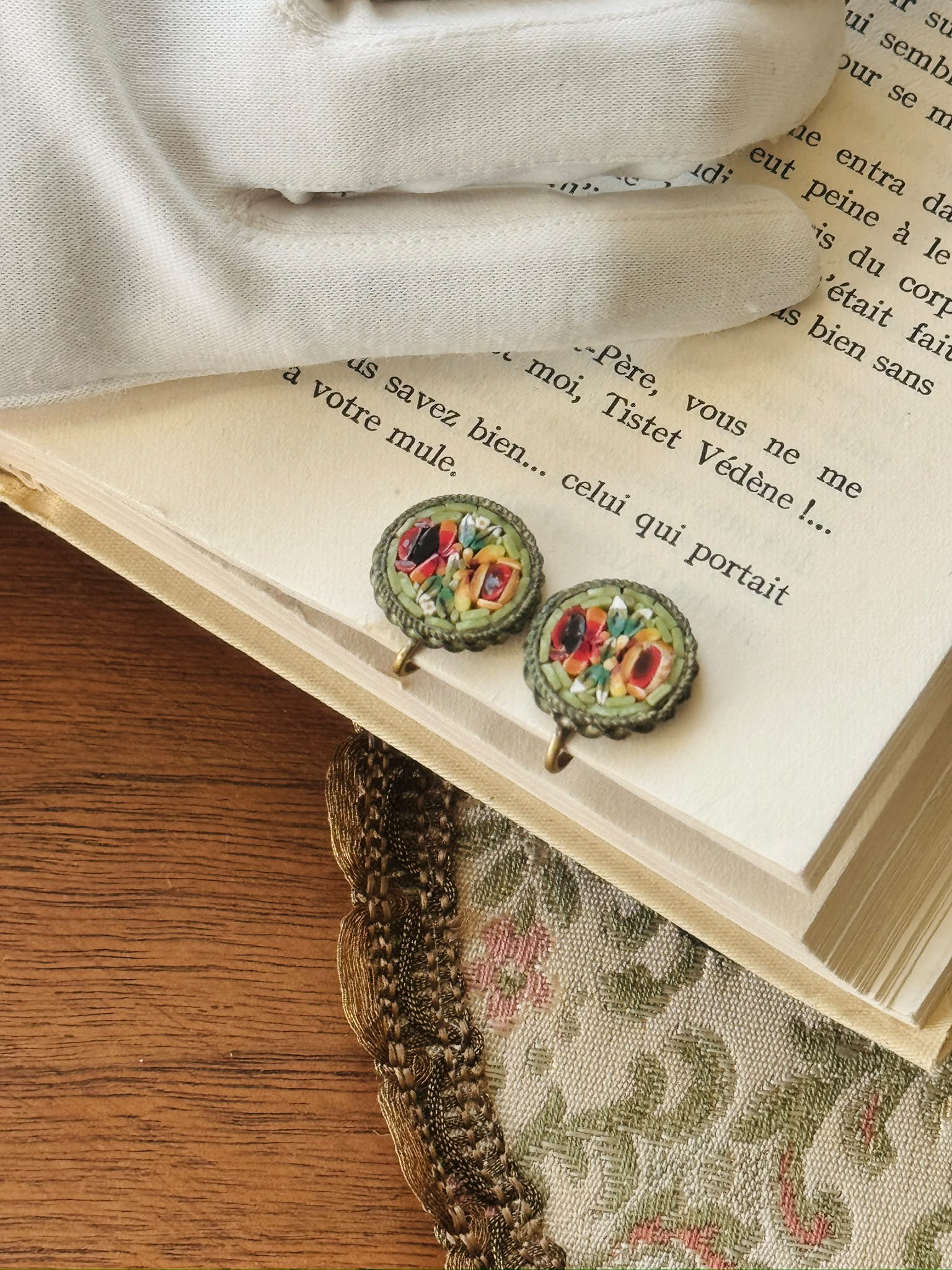 Vintage Mid-Century Green Floral Mosaic Screw-back Earrings (MT2690)