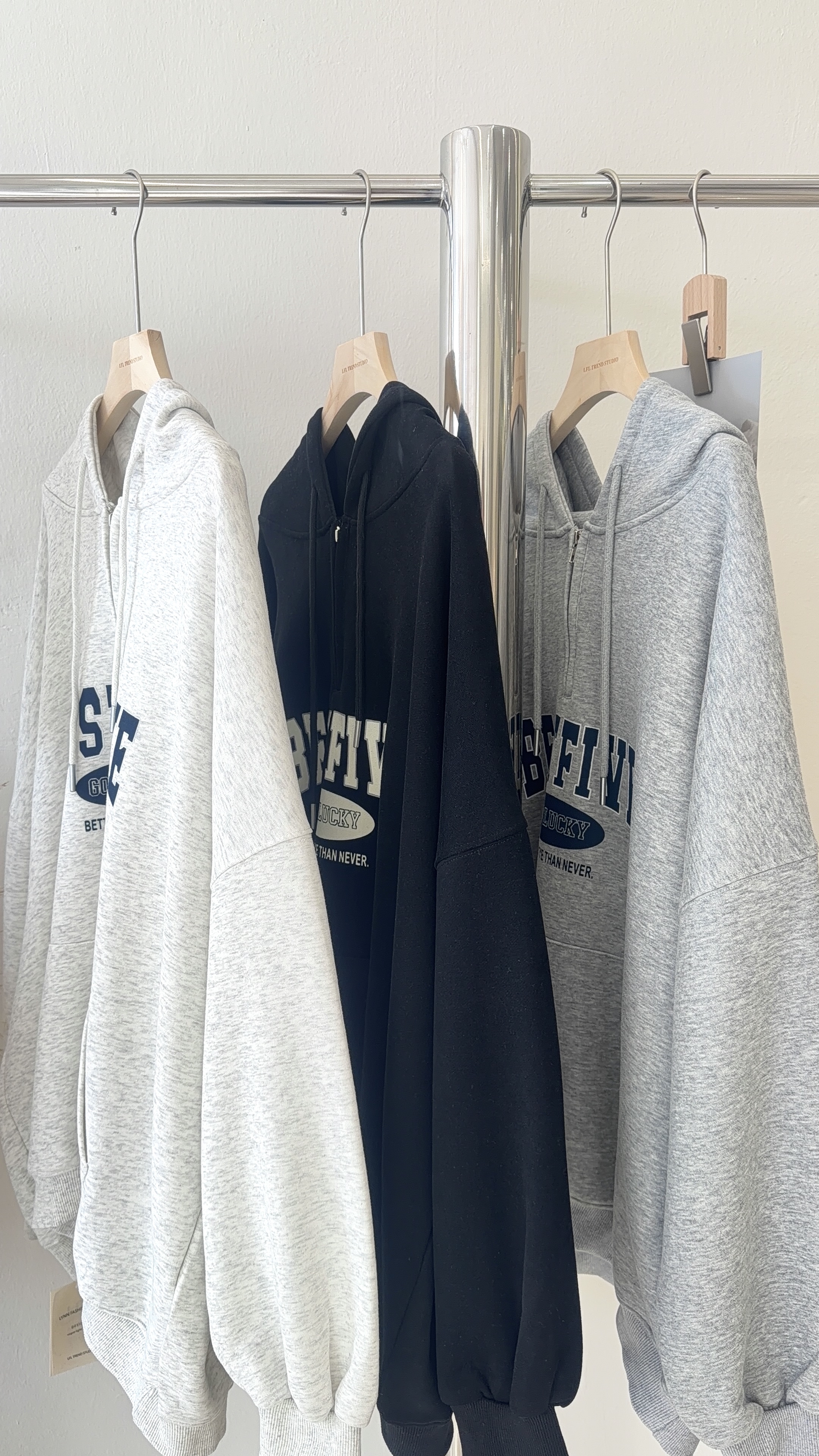 6722 时尚字母连帽卫衣