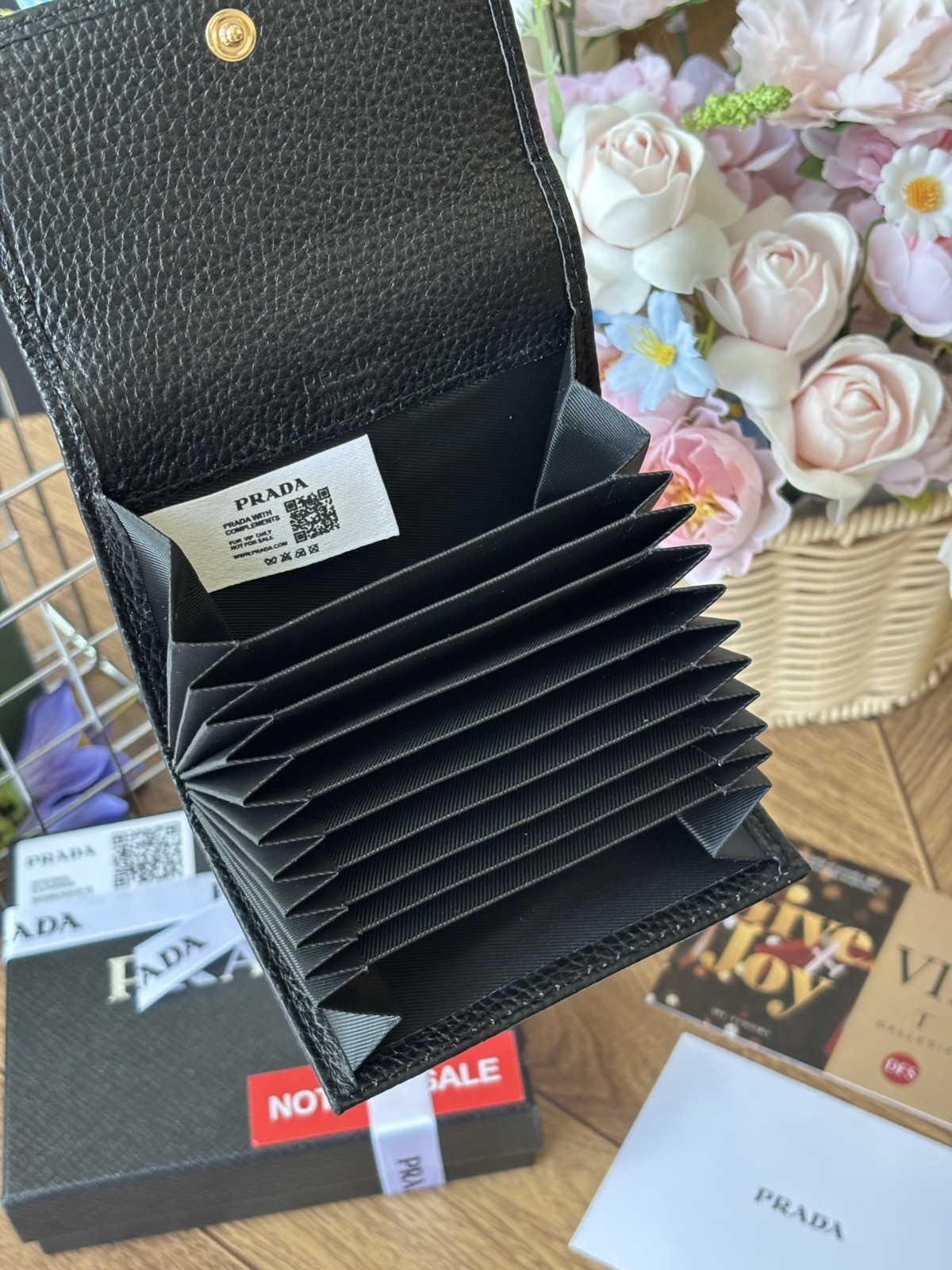 PRADA Vip Gift 風琴卡包