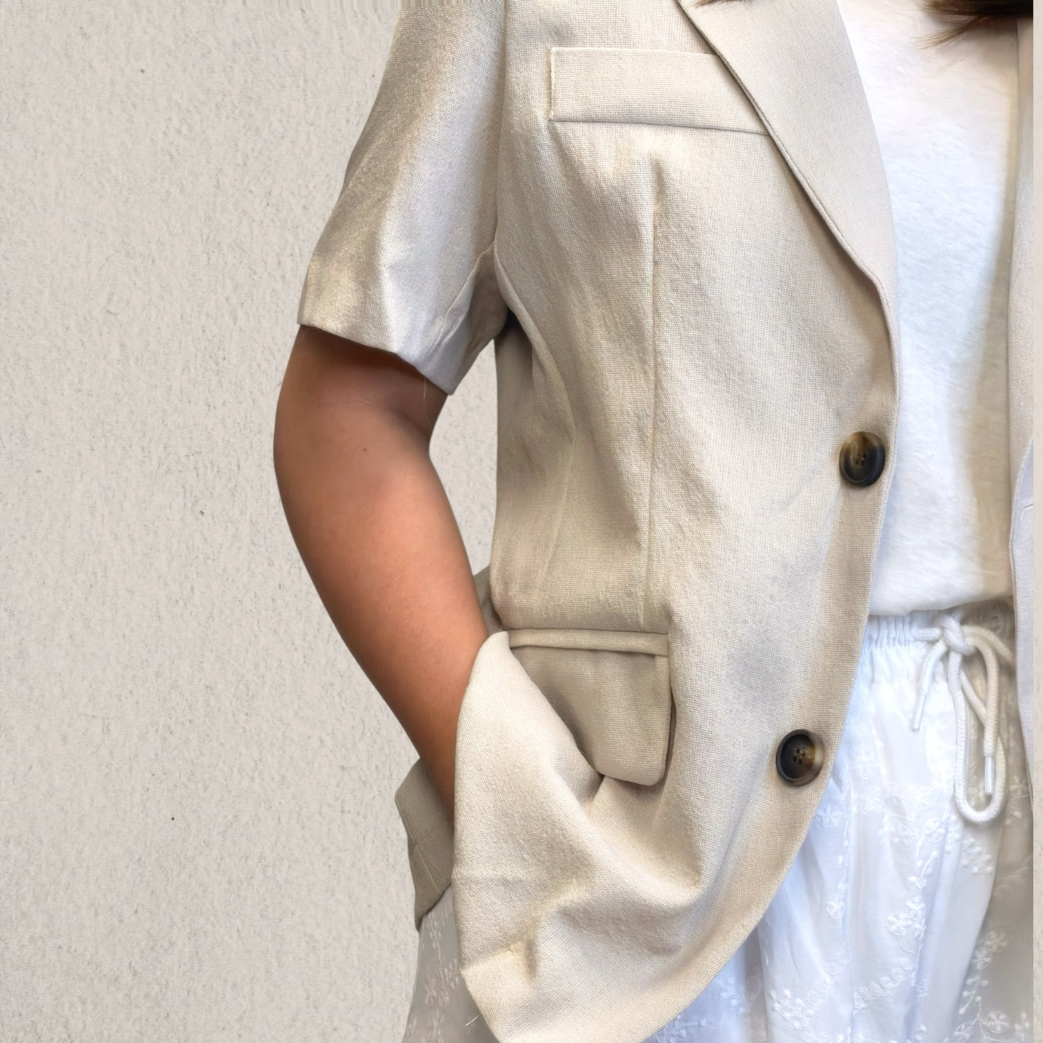 221120 麻質圓腳邊短西裝外套