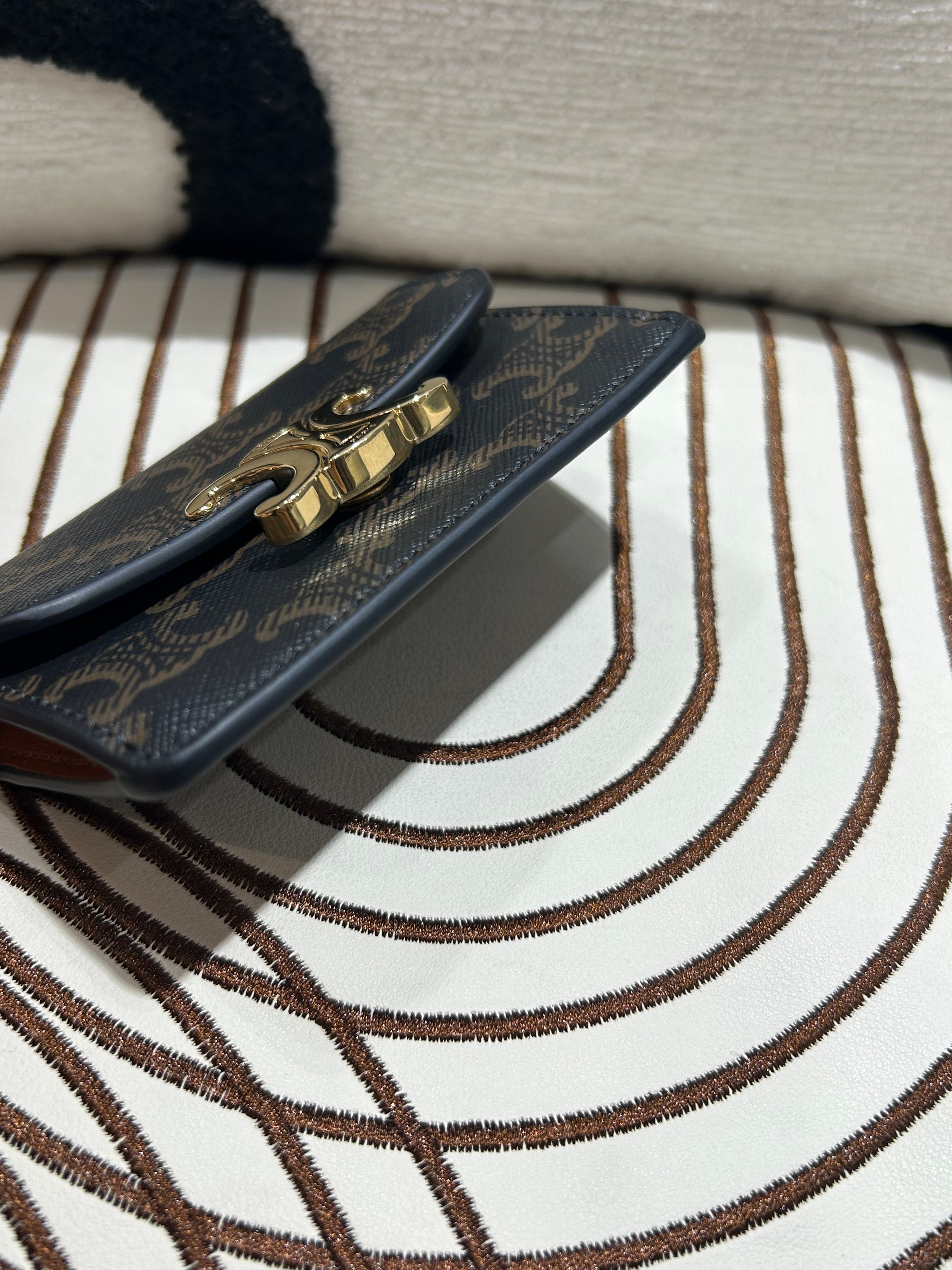 CELINE card holder Triomphe 卡片套 100%Authentic, 99%new ✅dust bag 