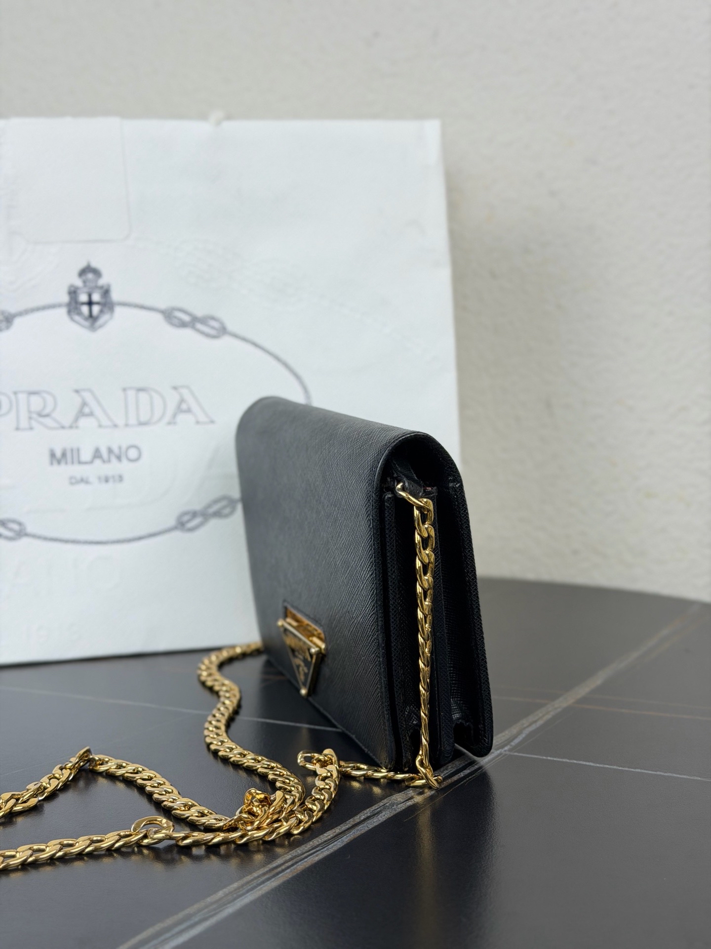 【預訂貨品】Prada三角標黑金配色woc