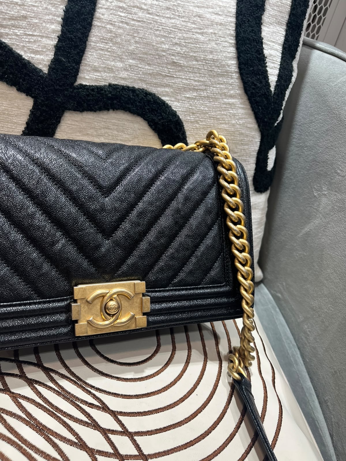 Chanel boy medium 黑色魚子醬牛皮 100%Authentic,90%New ✅貼✅塵袋