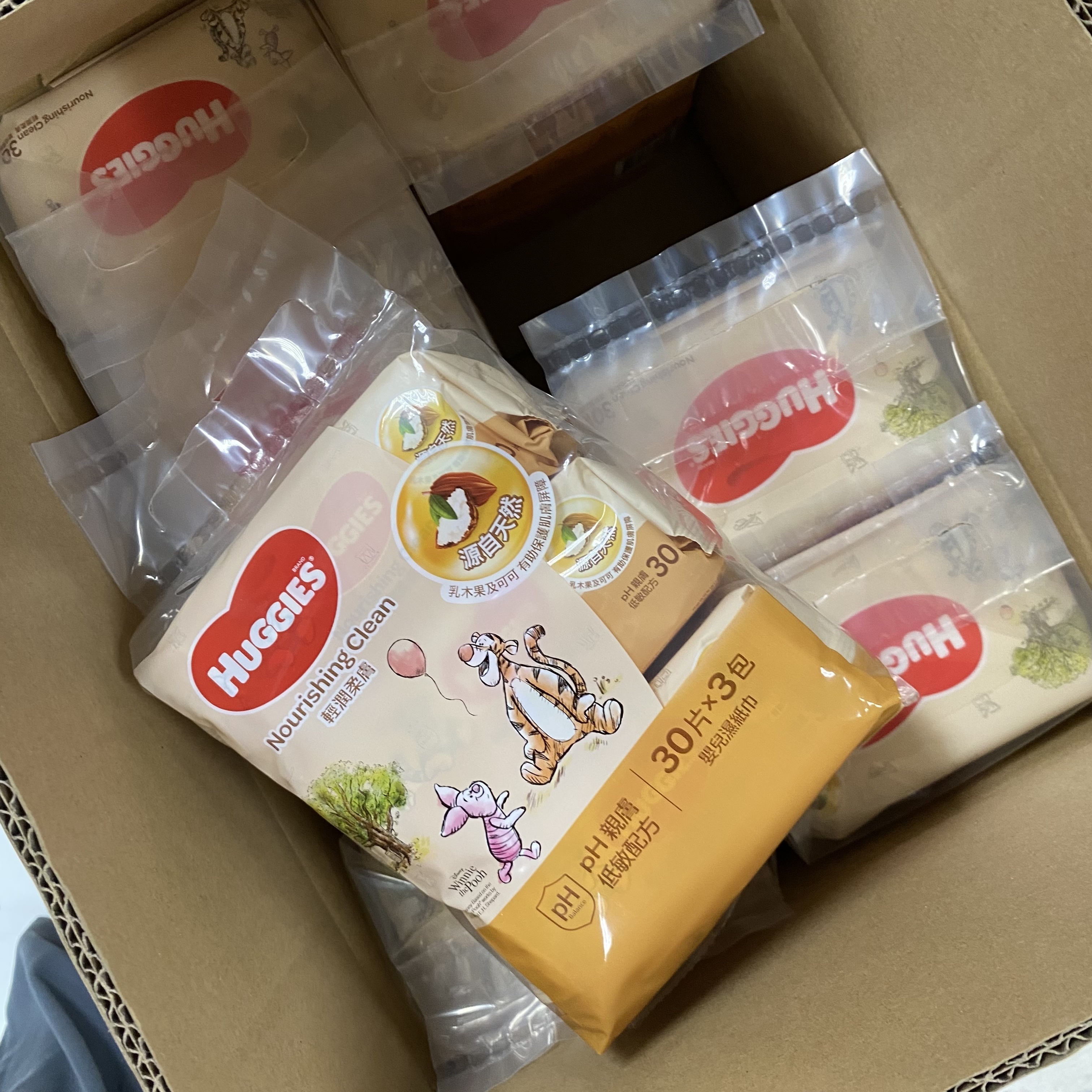 Huggies 輕潤柔膚濕紙巾 - 30片x3包 (現貨)