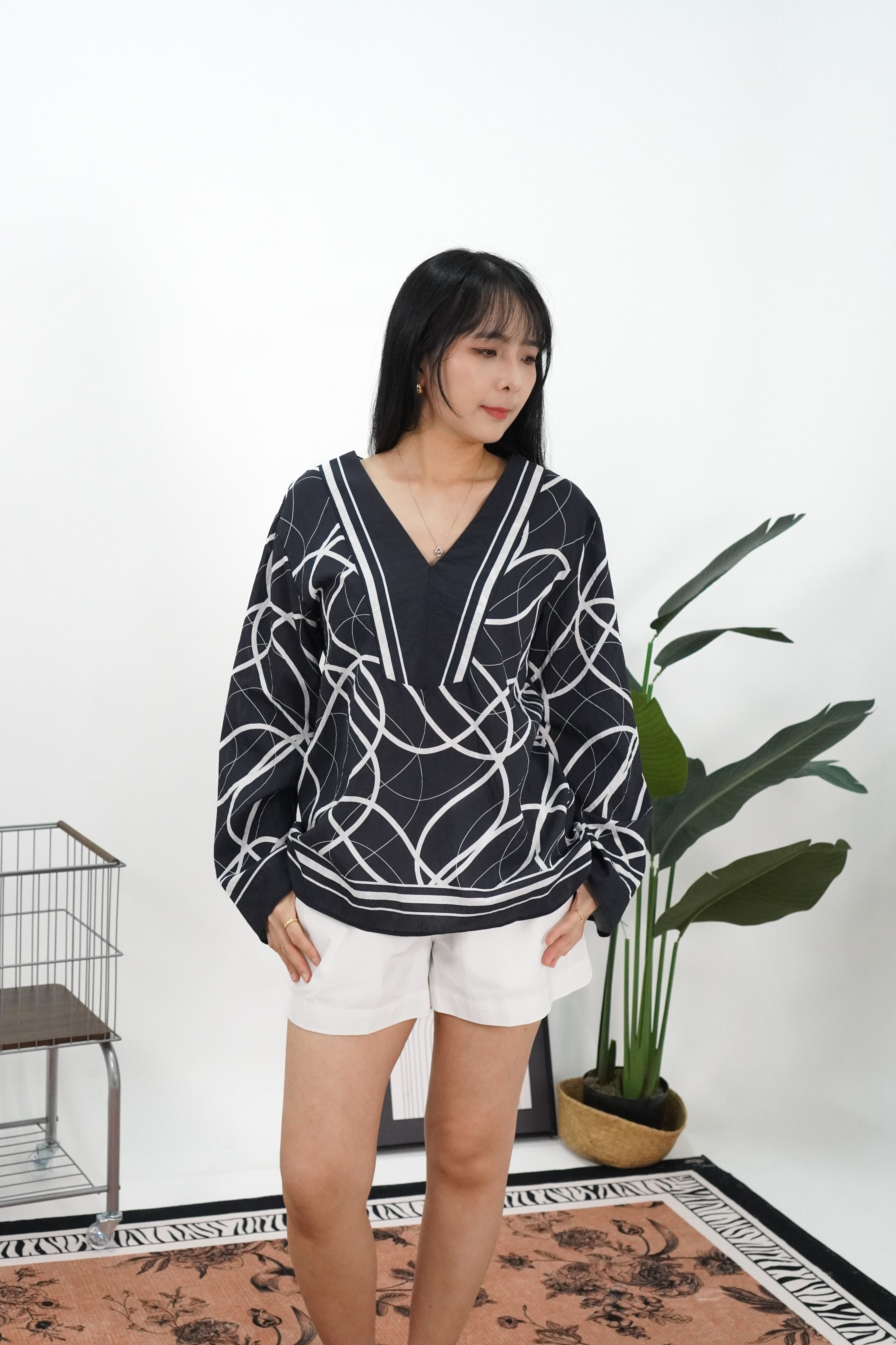 线条印花蓝色长袖上衣