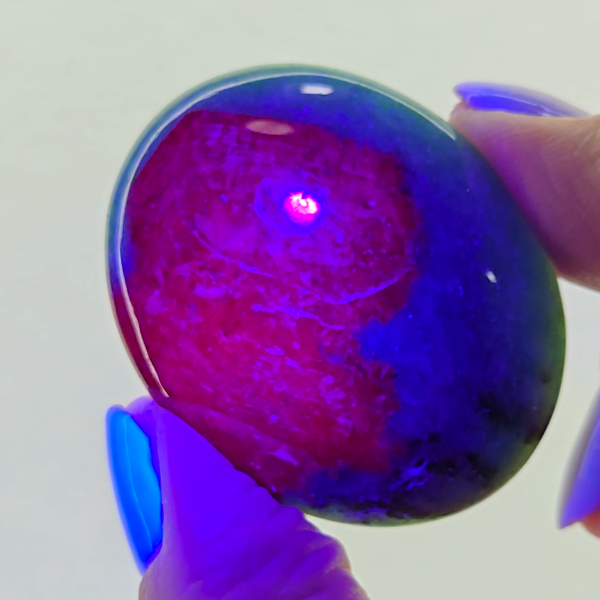 Ruby in zoisite cabochon with strong UV - RBY51