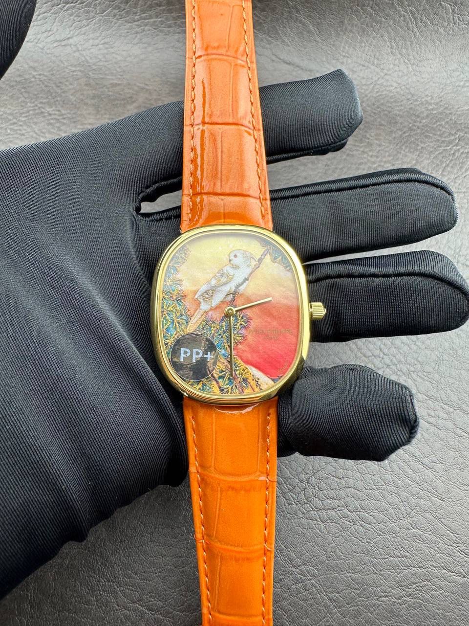 PP➕ Factory2025新品首发｜百达5738系列 68克配重版 复刻经典，更胜经典——GOLDEN ELLIPSE 黄金椭圆腕表重磅登场！ ✅ 黄金分割美学重塑：遵循1:1.6181经典比例，34.5MM×39.5MM椭圆表径搭配7.7MM纤薄厚度，复刻古典韵味与佩戴舒适度。 ✅ 316L精钢表壳：介于圆形与矩形之间的别致椭圆轮廓，还原原版线条张力，质感细腻出众。 ✅ 3D立体云贝母表盘：专属浮雕打印工艺，折射神秘深邃光泽，告别市面暗淡平庸款，上手自带高光。 ✅ 定制进口小牛皮表带：21X16尺寸对版原配，搭配同型椭圆表扣，与表壳设计遥相呼应，贴合手腕更显格调。 ✅ 9015精准机芯：走时稳定精准，兼顾实用性与耐用性，日常佩戴无压力。 PP➕不做“远观款”，只为呈现最接近原版的真实佩戴体验——从细节质感 to 上手触感，每一处都经得起近距离审视，让经典韵味在腕间完美延续！