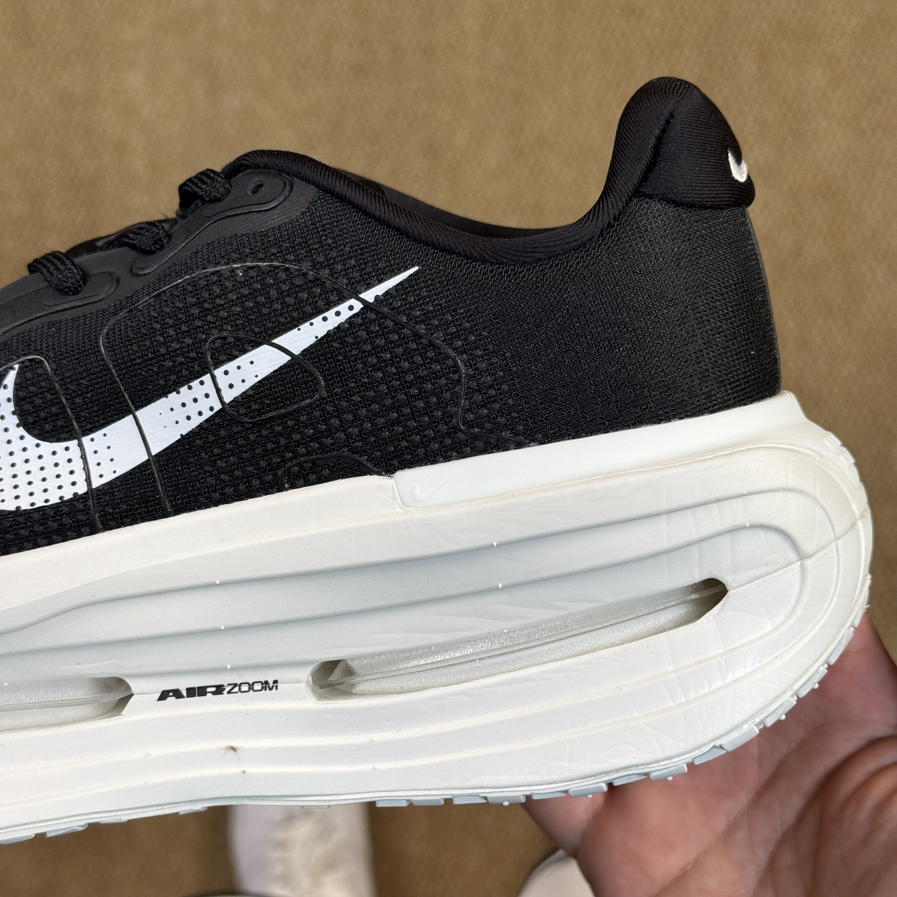 Nike Vomero Premium HQ2050-007