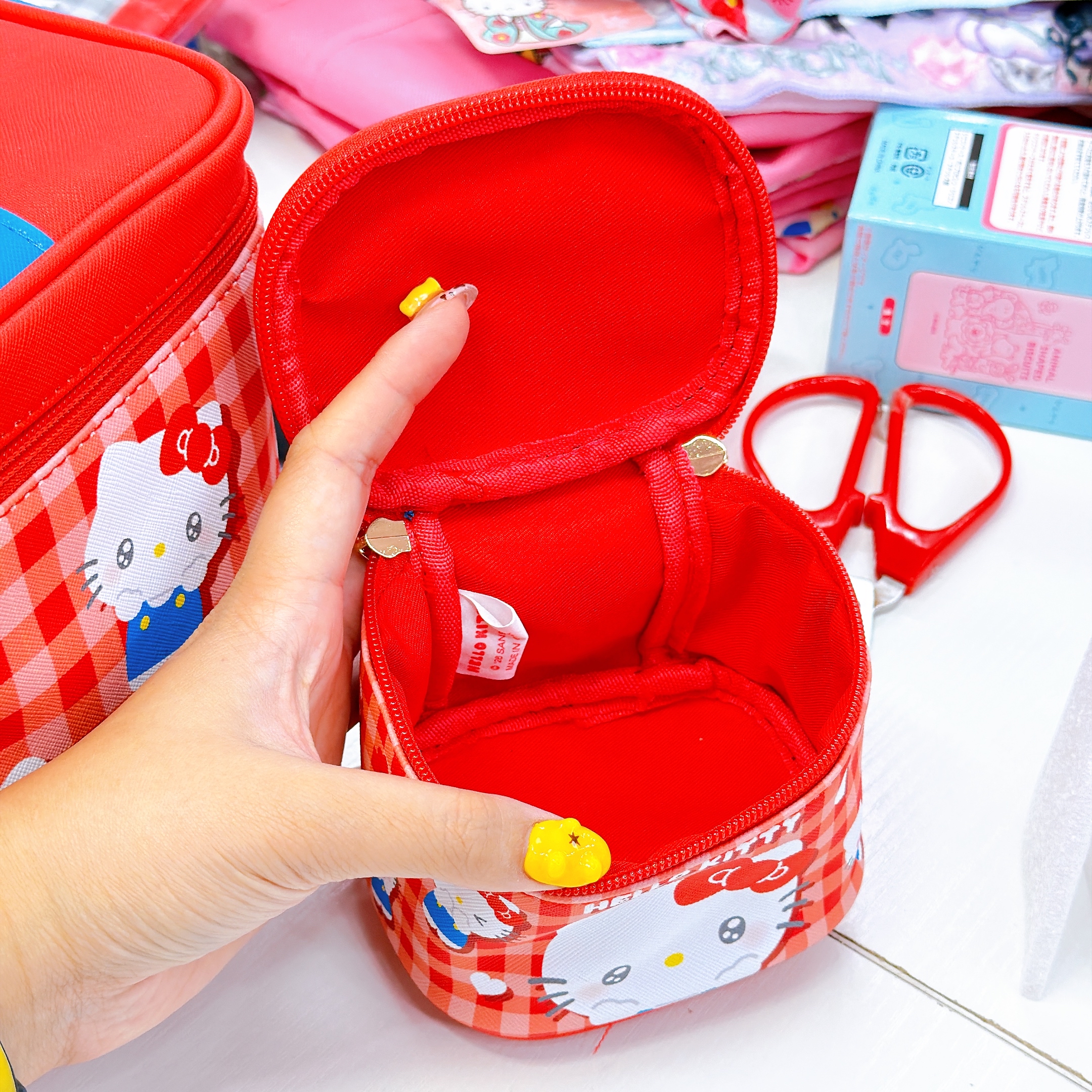日本直送Hello Kitty新款旅行六合一衣物袋/手提化妝袋