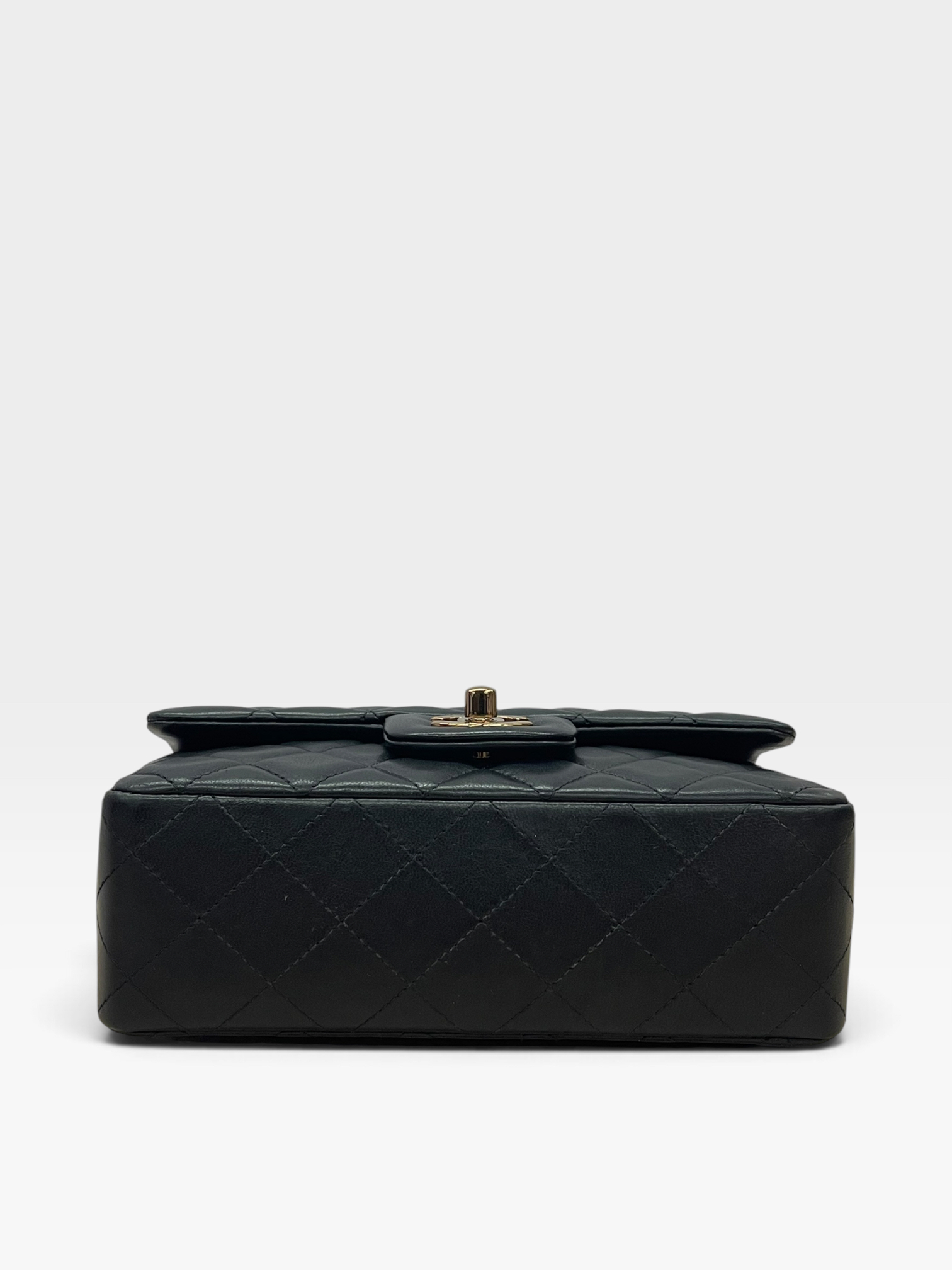 Pre-Owned CHANEL 20 Classic Flap Bag / Product Code: 090221
