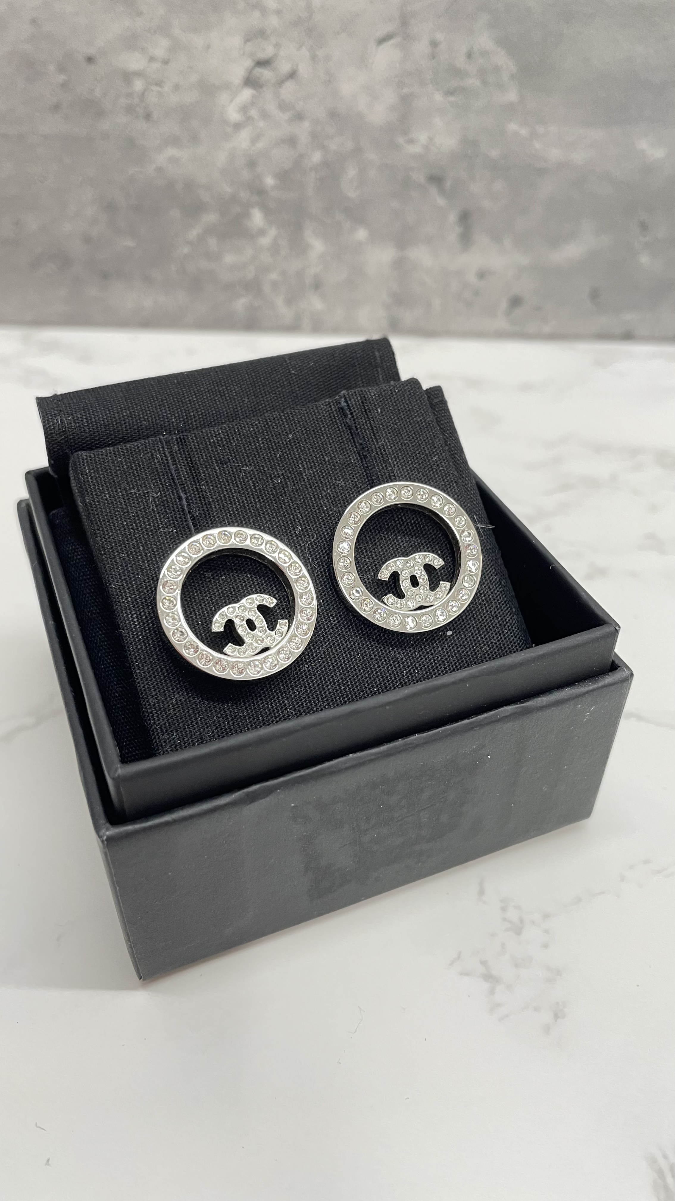 Pre-owned Chanel classic silver crystal earrings