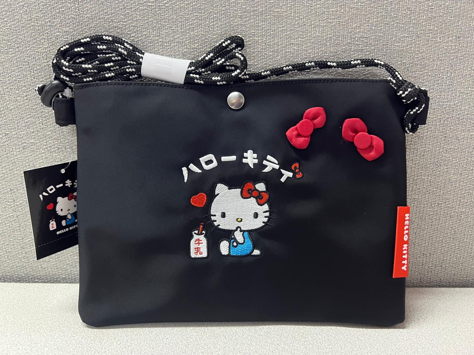 🎌日本直送🎌 Hello Kitty 刺繡圖案防水斜孭袋