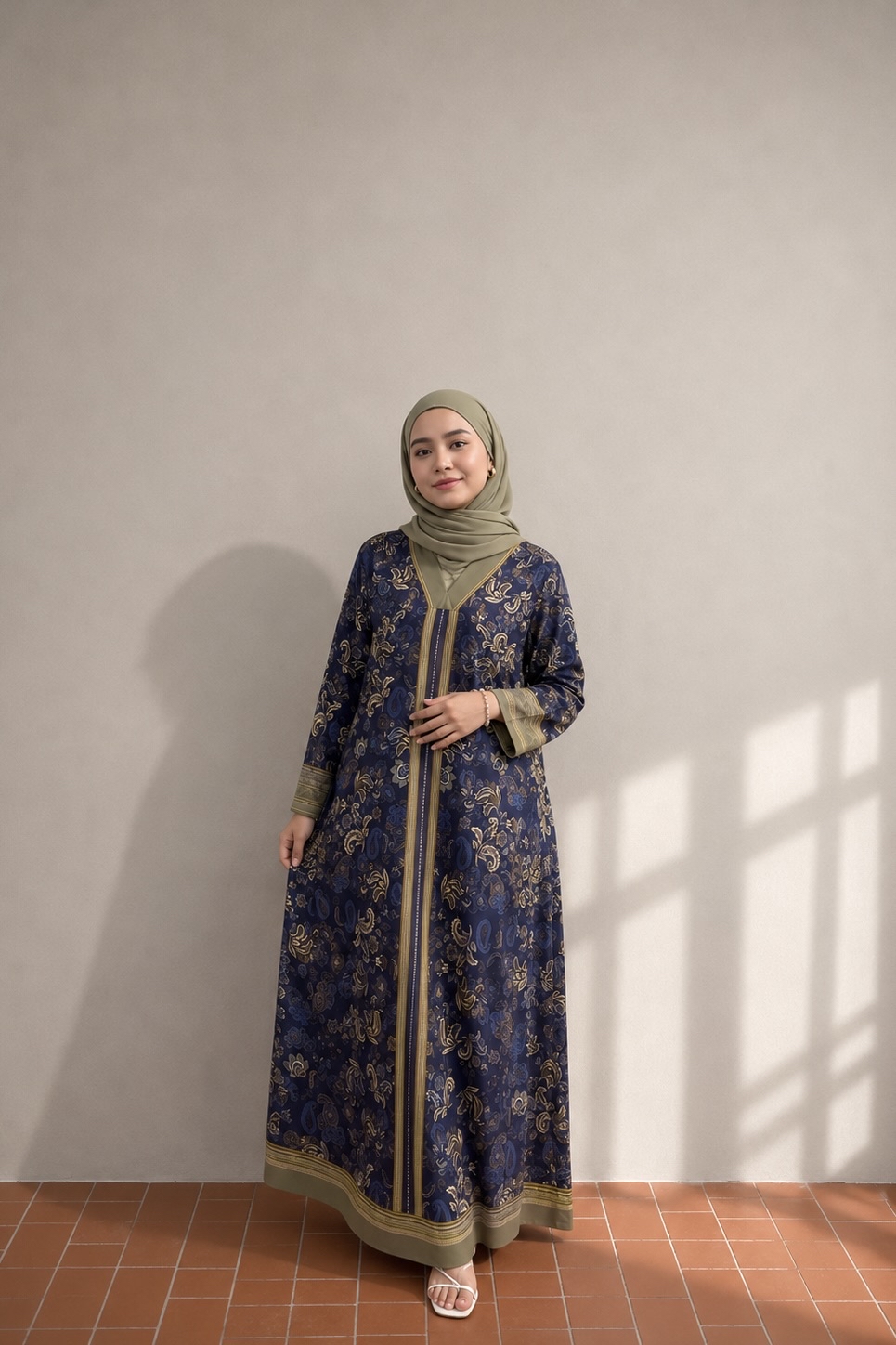 DILLA DRESS in Navy Royale