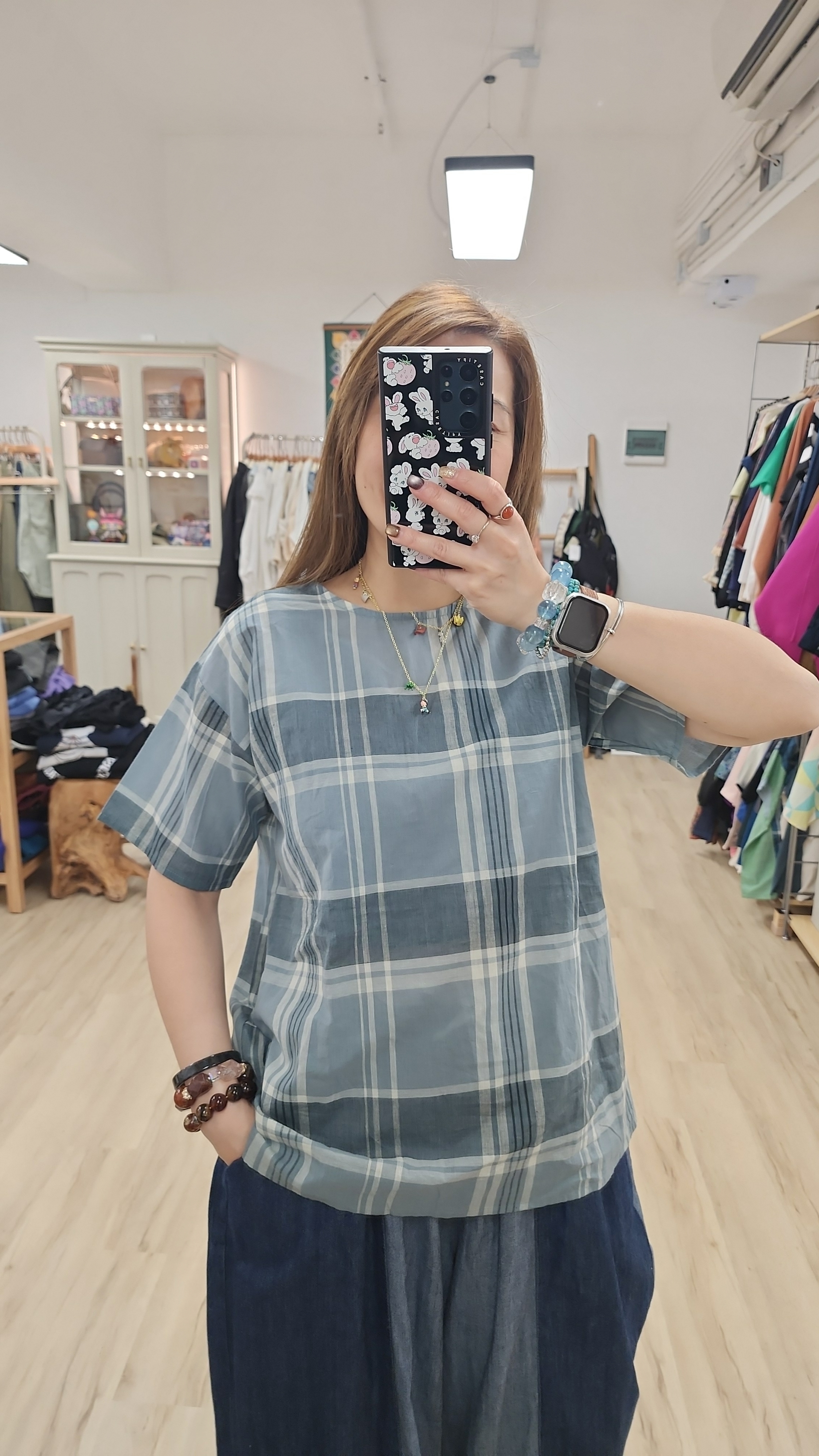 日牌灰藍格仔棉麻衫