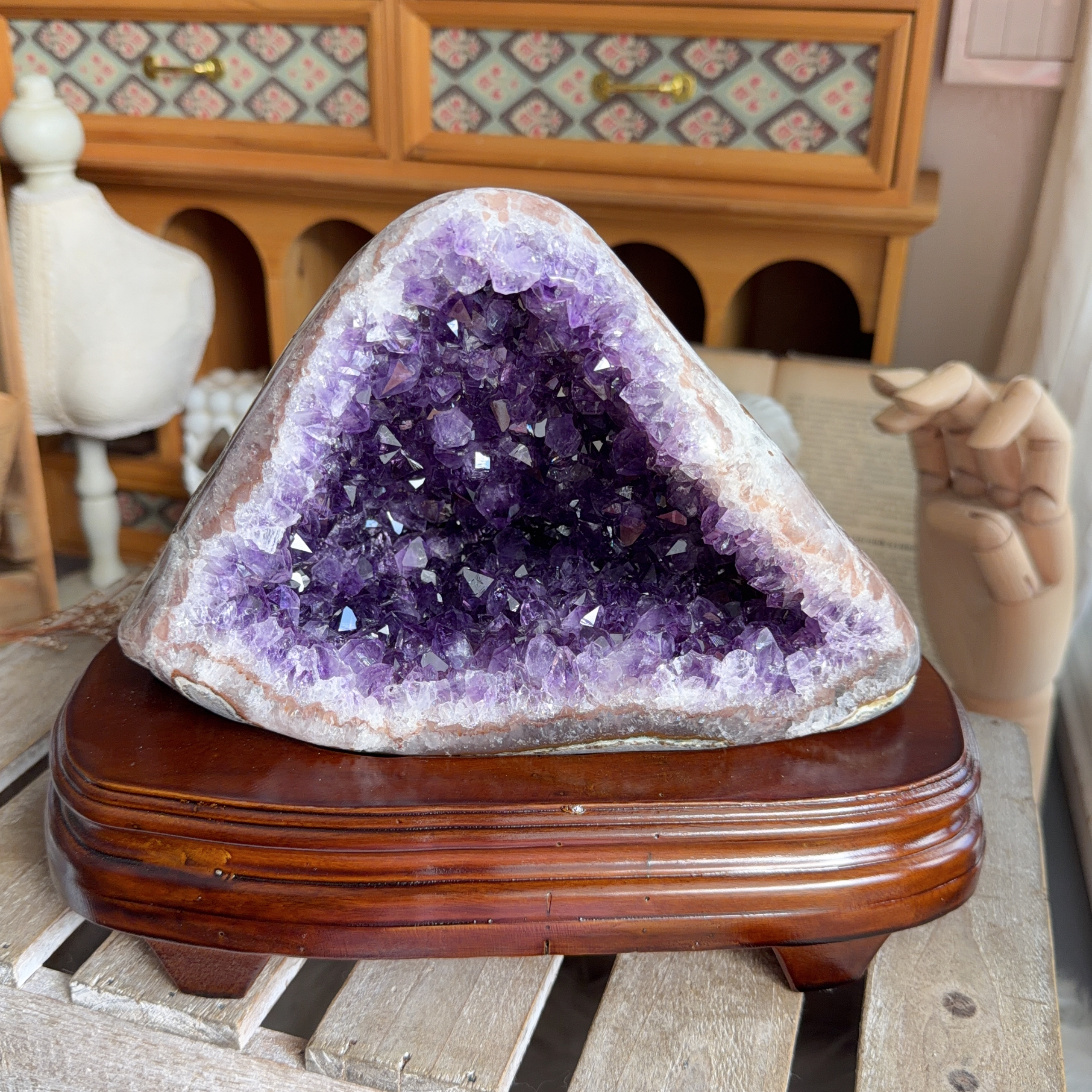 原皮紫水晶洞（包底座）