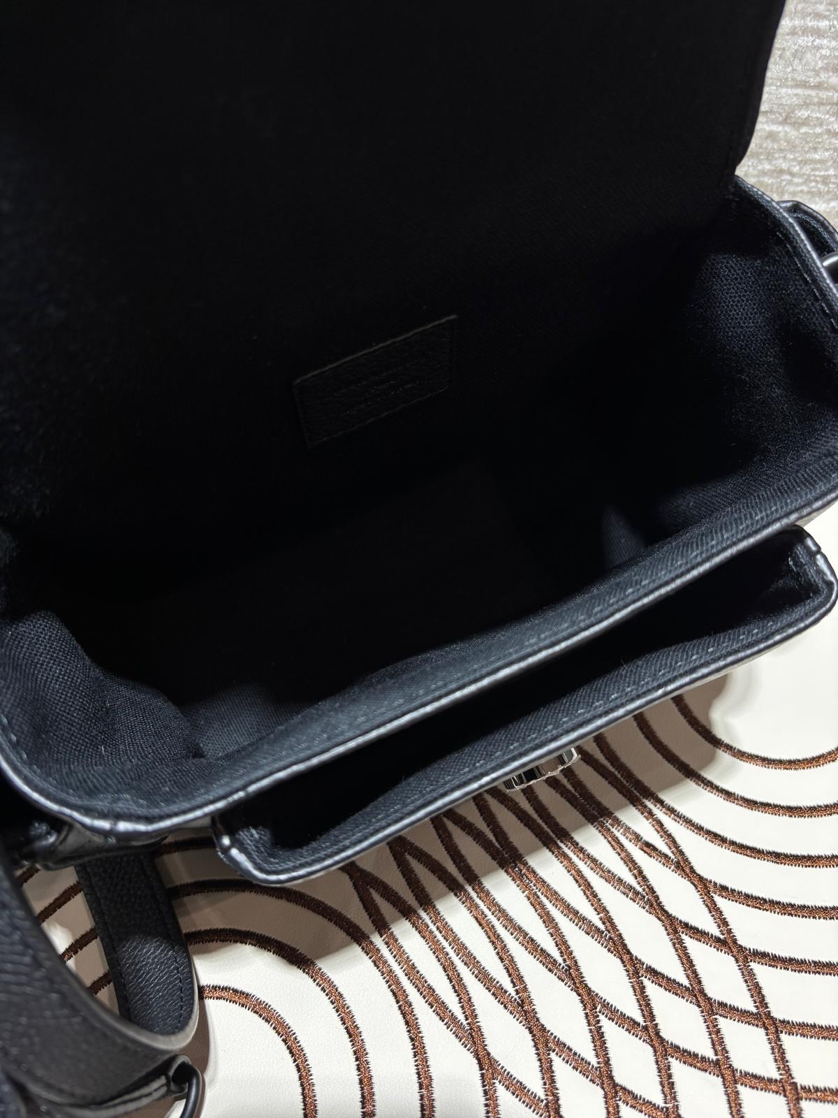 Lv Midnight Cargo Wearable Wallet Shoulder Bag M26726 100%Authentic, 99%New ✅收據✅Dust bag